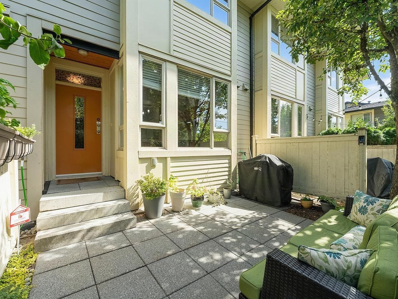 122 - 9229 University Crescent, Burnaby, V5A 4Z2 — photo 2
