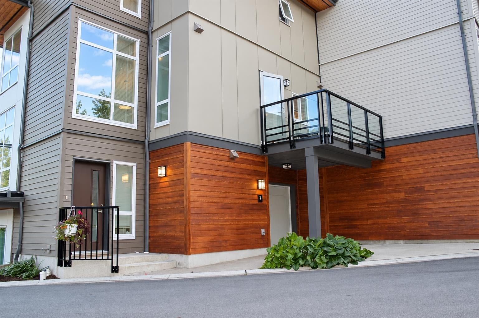7 - 909 Clarke Road, Port Moody, V3H 1L6 — photo 2
