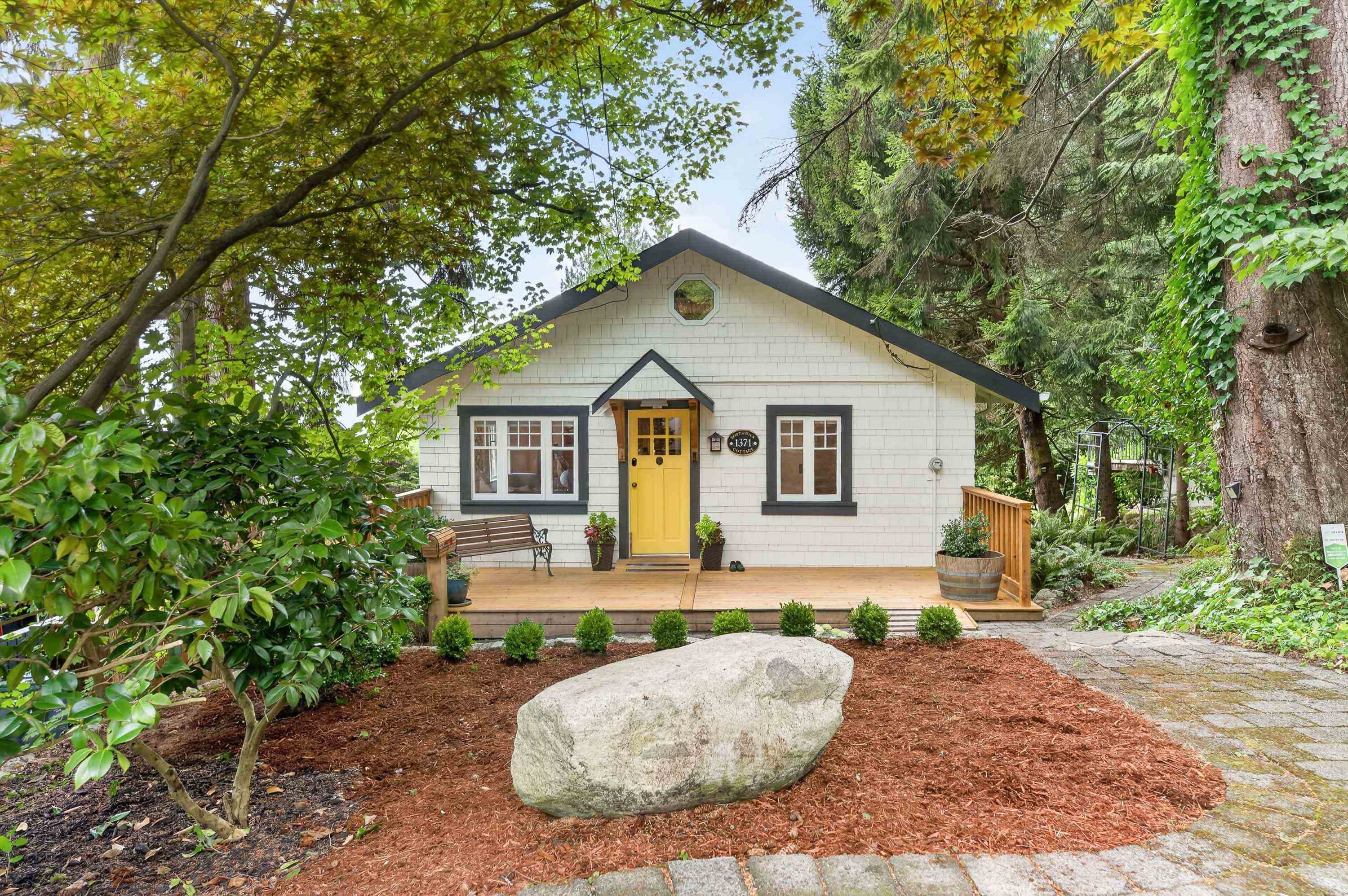 1371 Borthwick Road, North Vancouver, V7K 1X9 — photo 2