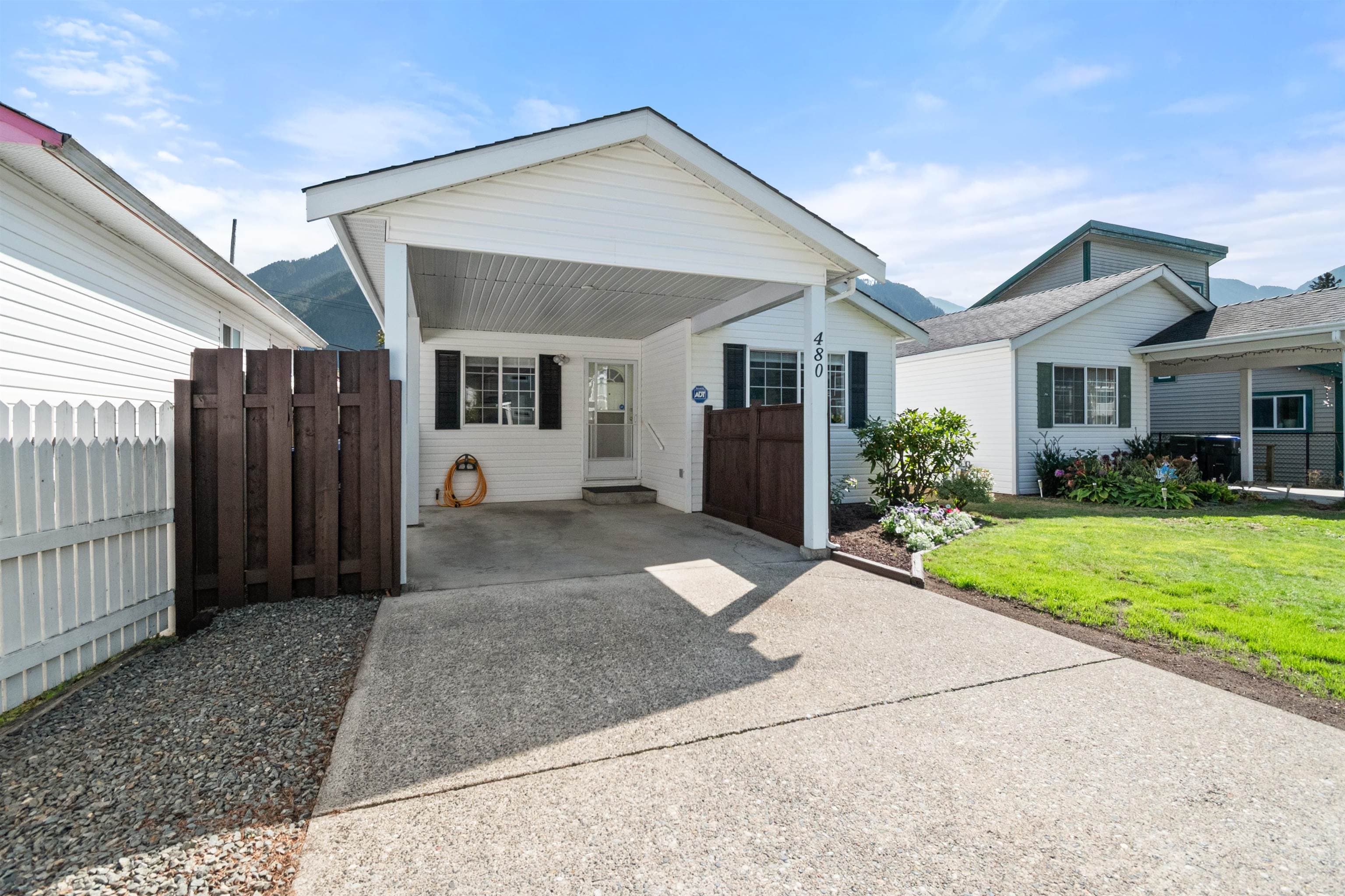 480 Coquihalla Street, Hope