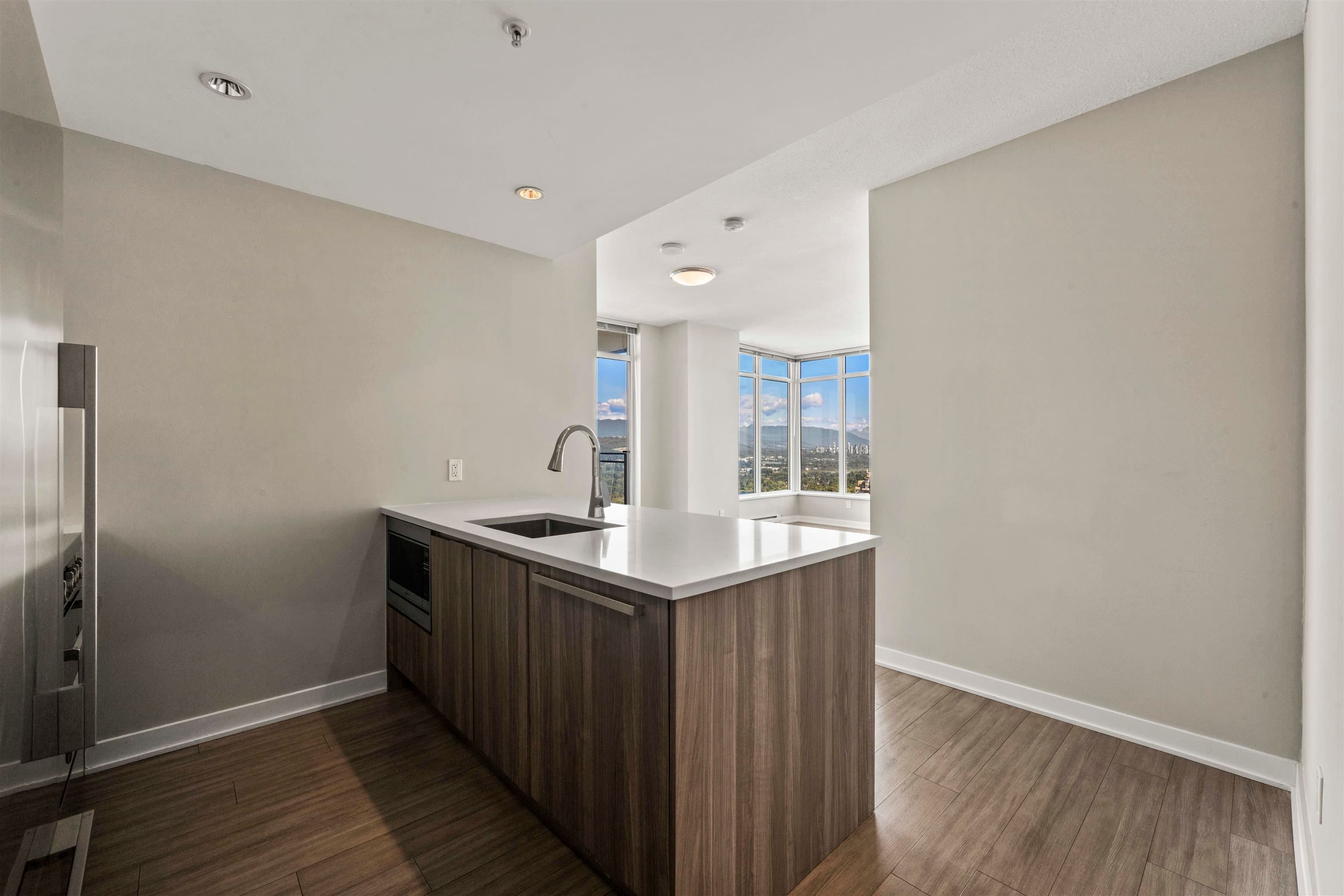 3705 - 4900 Lennox Lane, Burnaby, V5H 0G9 — photo 5