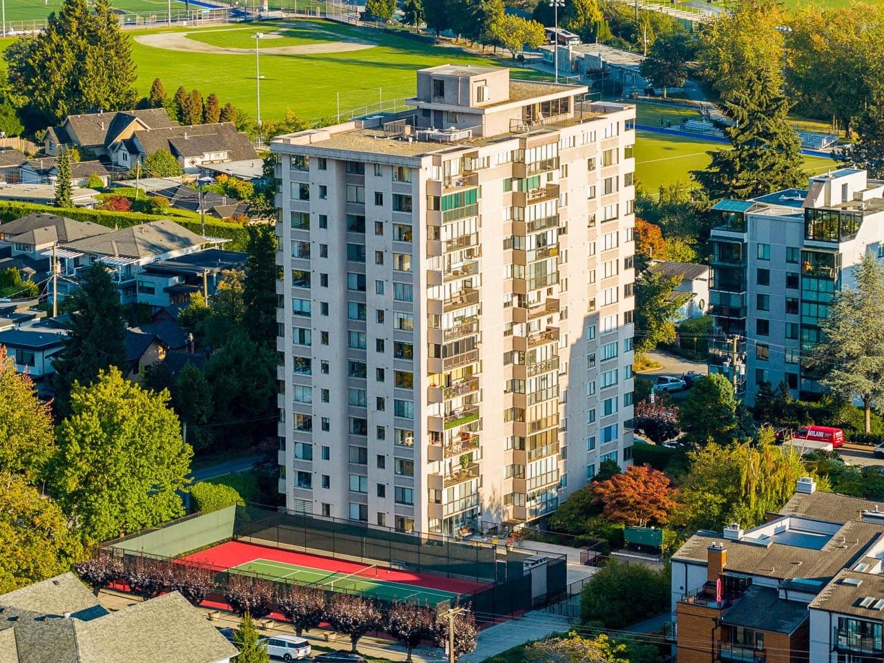 1102 - 555 13th Street, West Vancouver, V7T 2N8 — photo 2