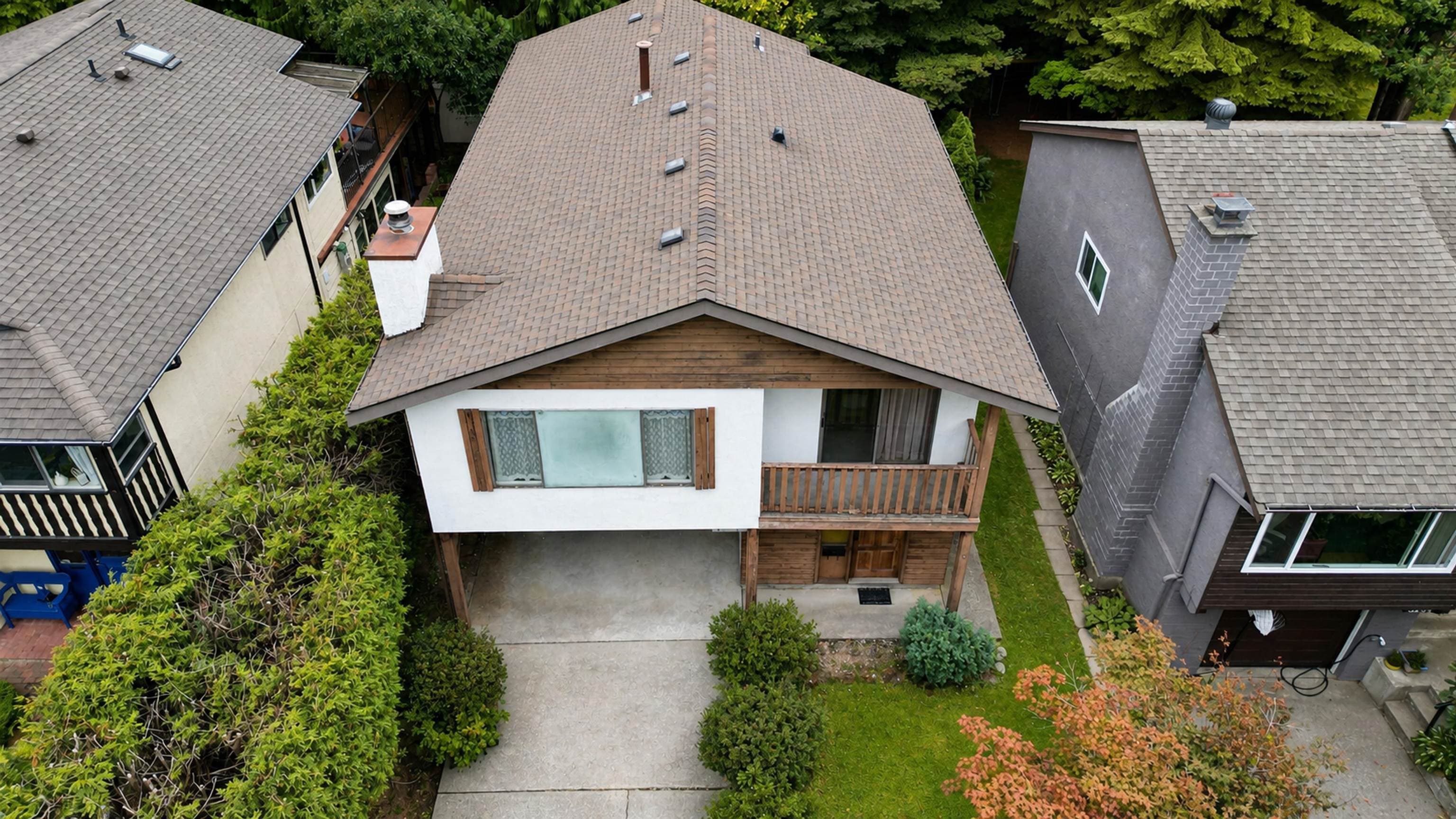 3232 Salt Spring Avenue, Coquitlam, V3E 1E9 — photo 2