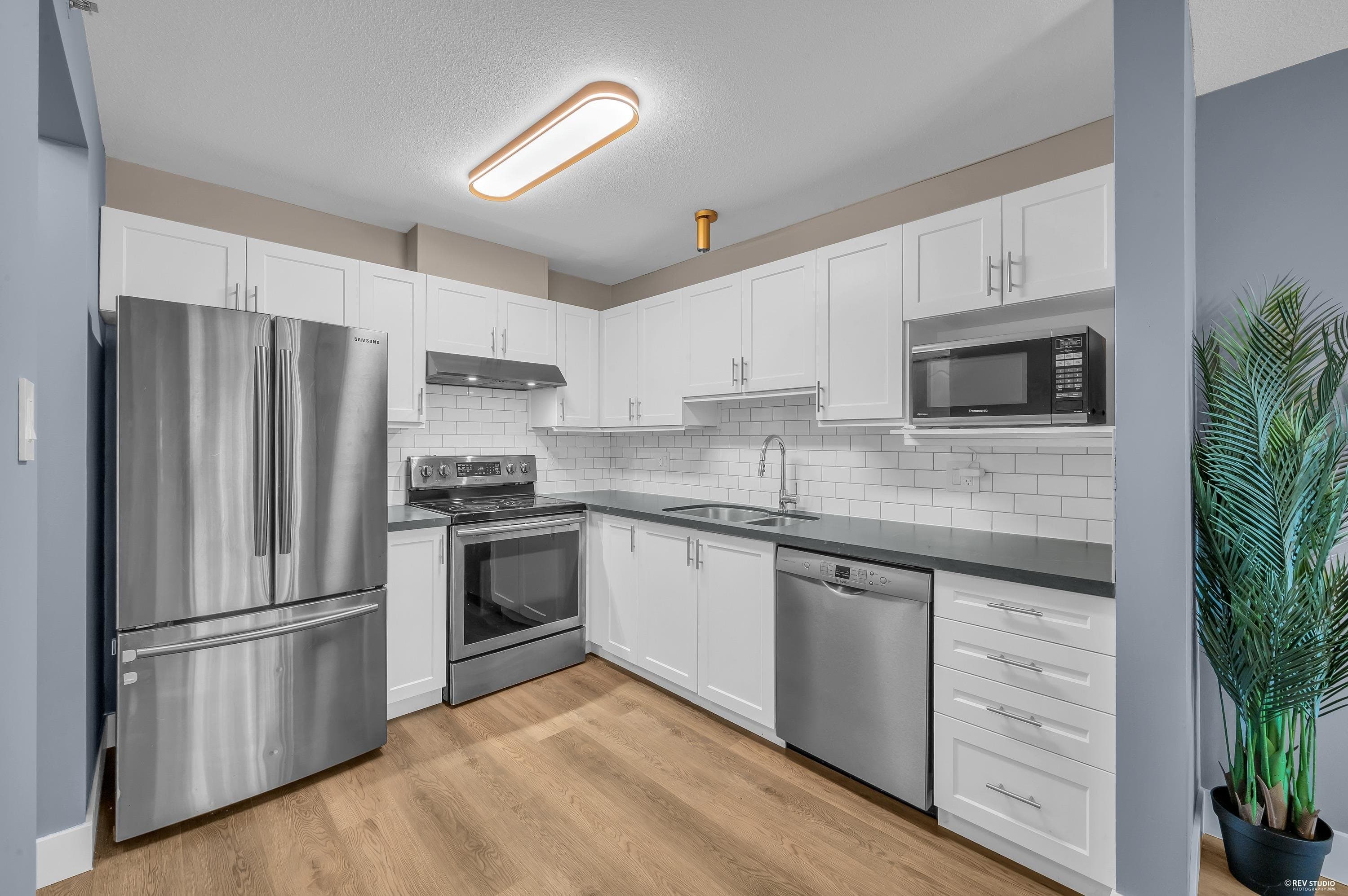 105 - 2558 Parkview Lane, Port Coquitlam, V3C 6L8 — photo 3