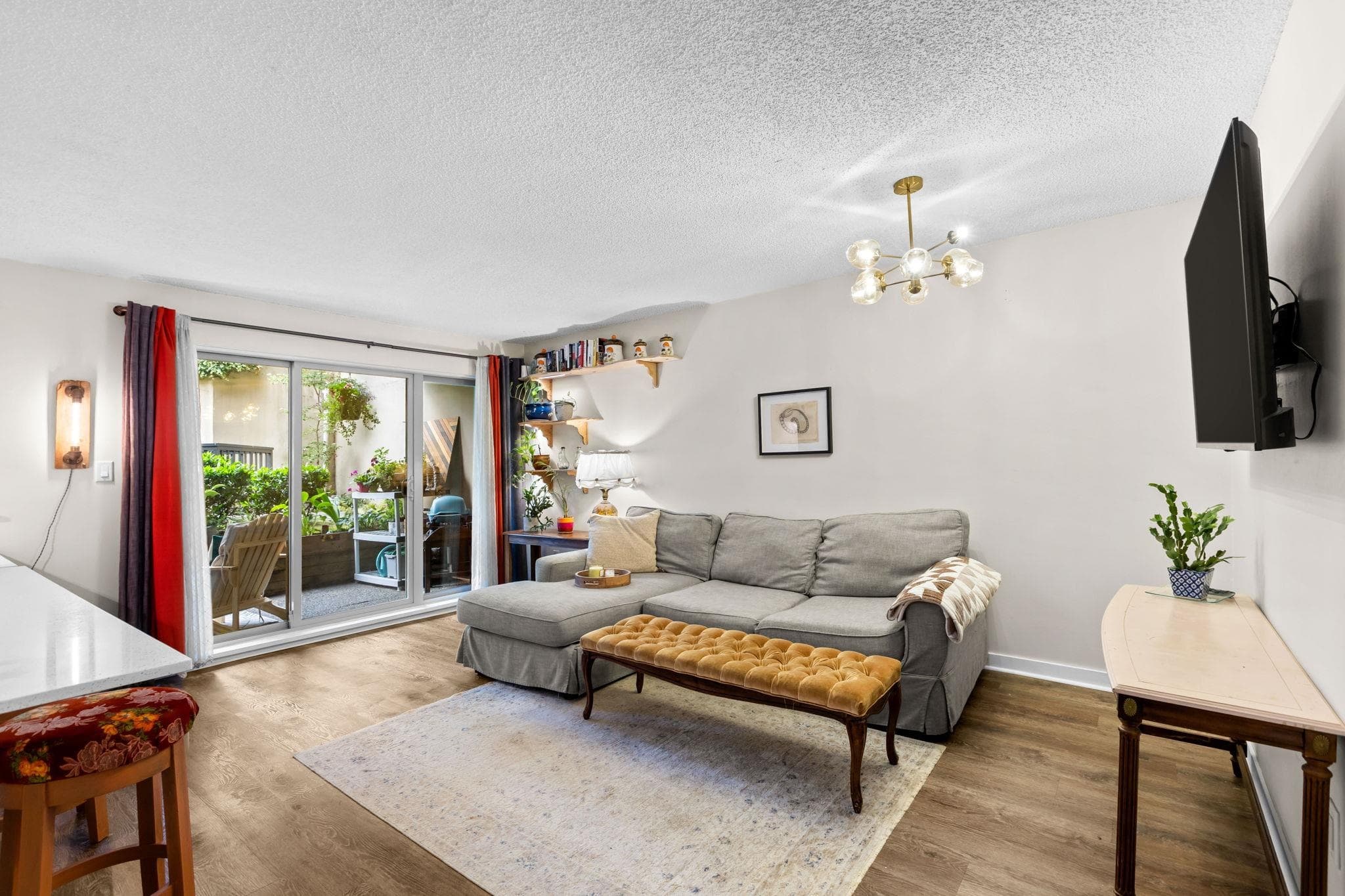 210 - 9867 Manchester Drive, Burnaby, V3N 4P6 — photo 2