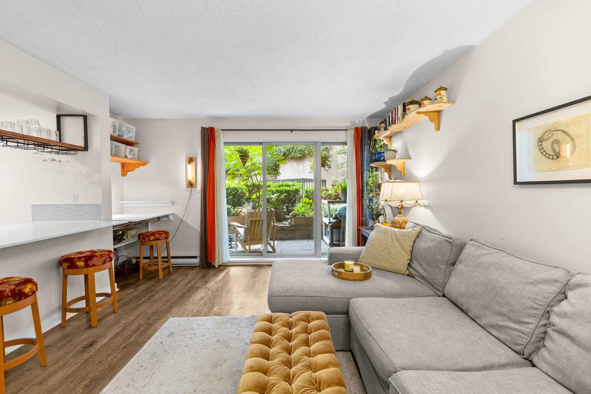 210 - 9867 Manchester Drive, Burnaby, V3N 4P6 — photo 3