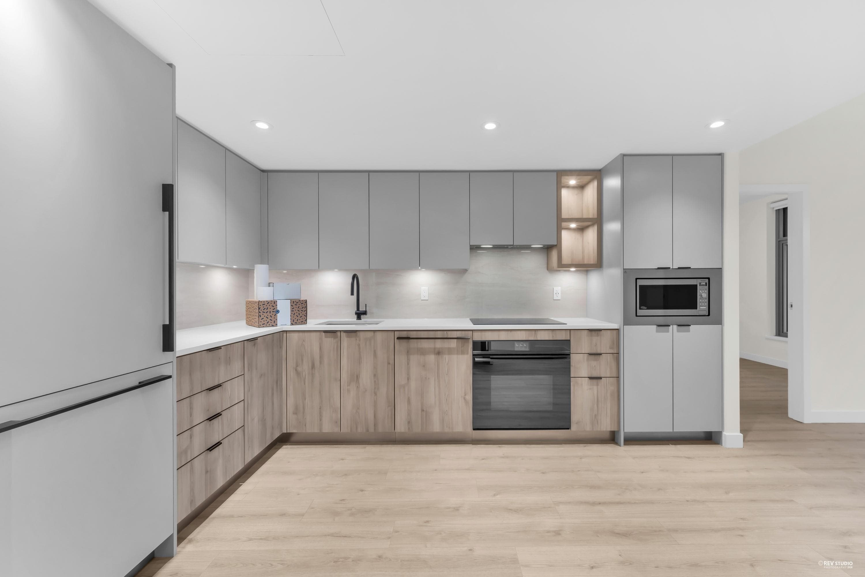 401 - 755 Harbourside Drive, North Vancouver, V7P 0G1 — photo 4