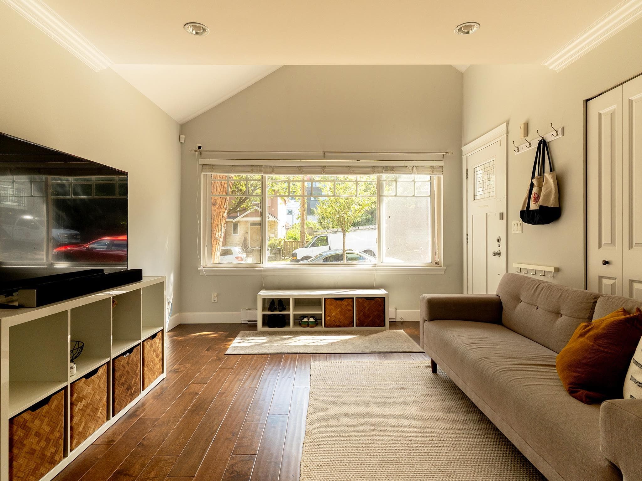 4883 Beatrice Street, Vancouver, V5N 4J5 — photo 2