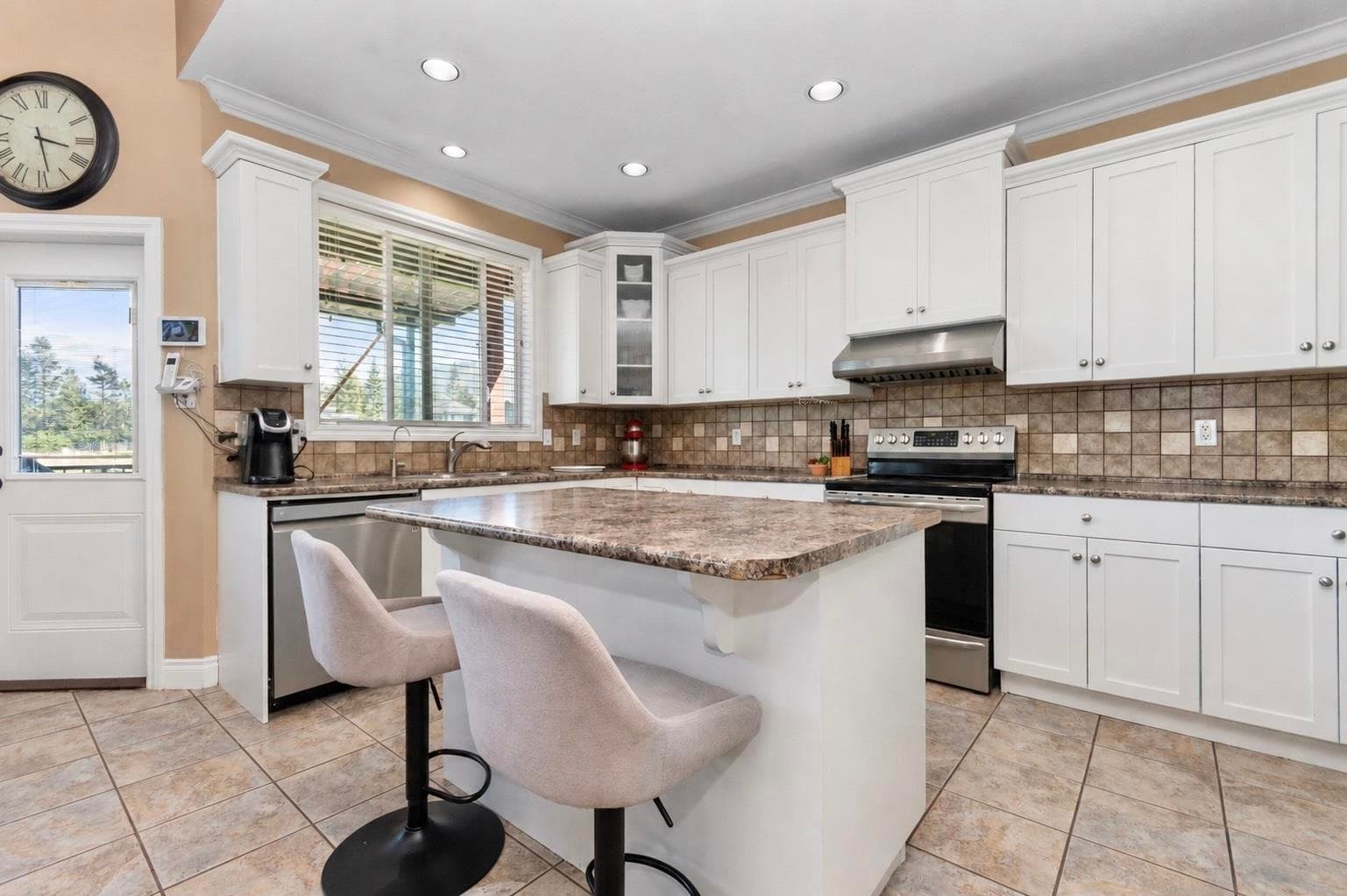 6556 Lavender Place, Chilliwack, V2R 0H5 — photo 4