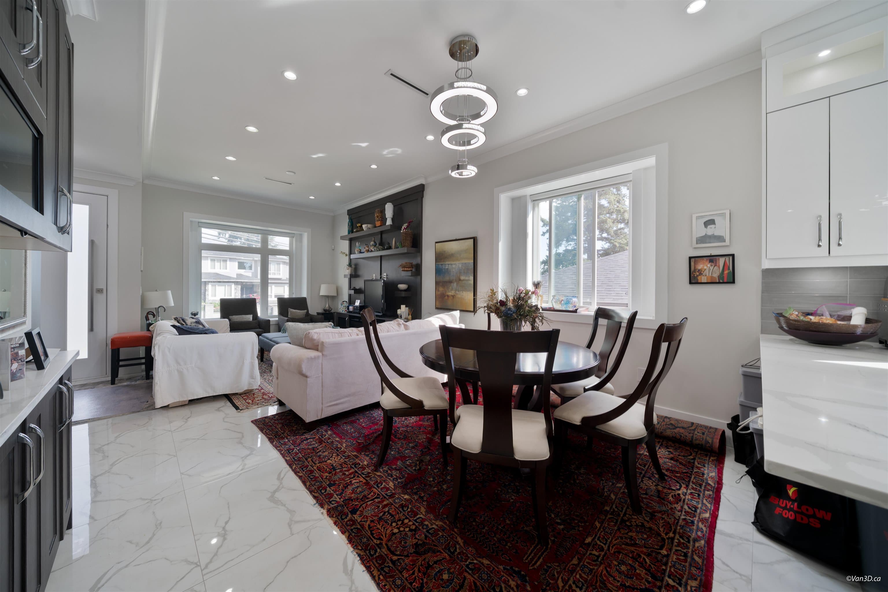 8227 Royal Oak Avenue, Burnaby, V5J 4L1 — photo 2