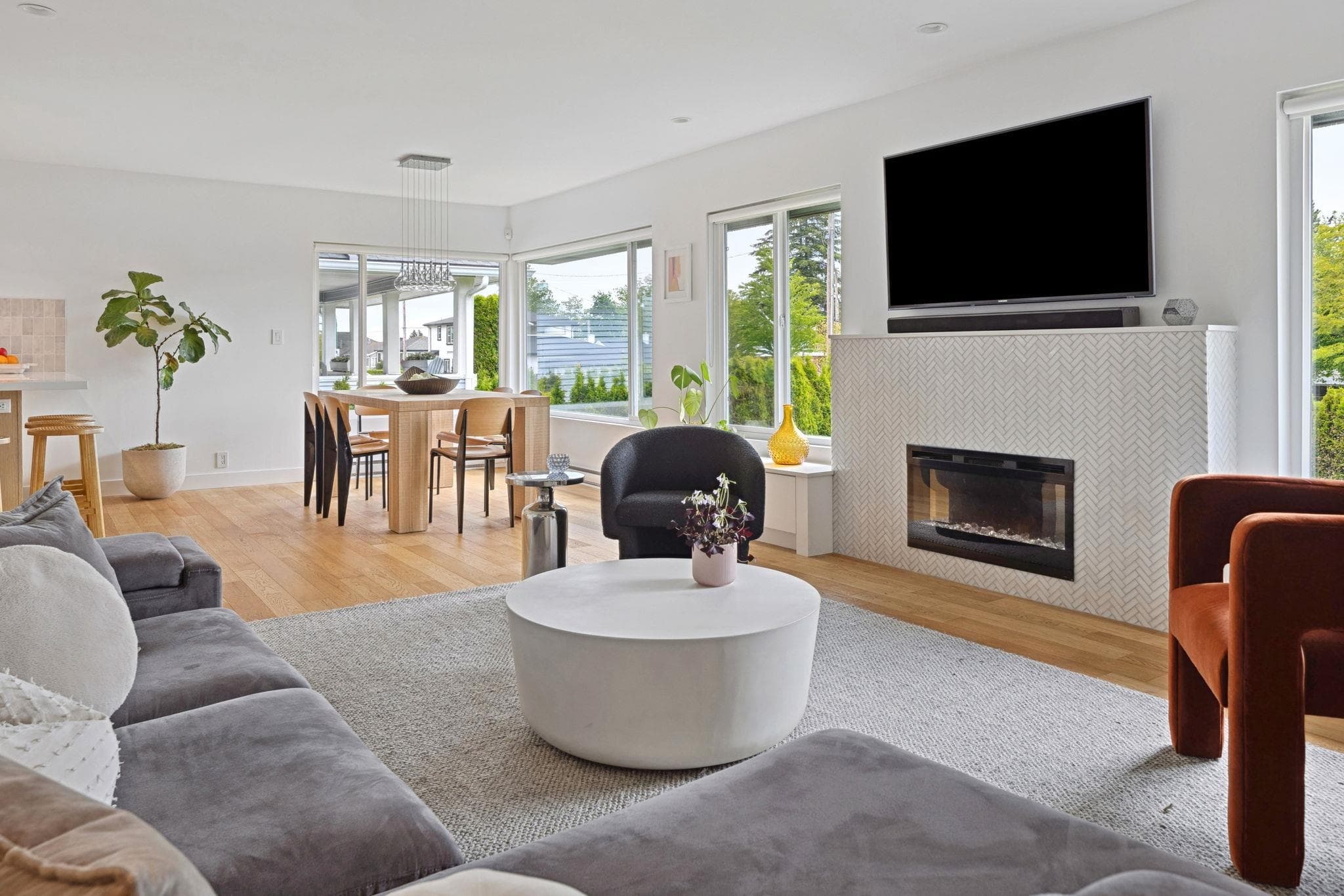 8647 10th Avenue, Burnaby, V3N 2S9 — photo 2