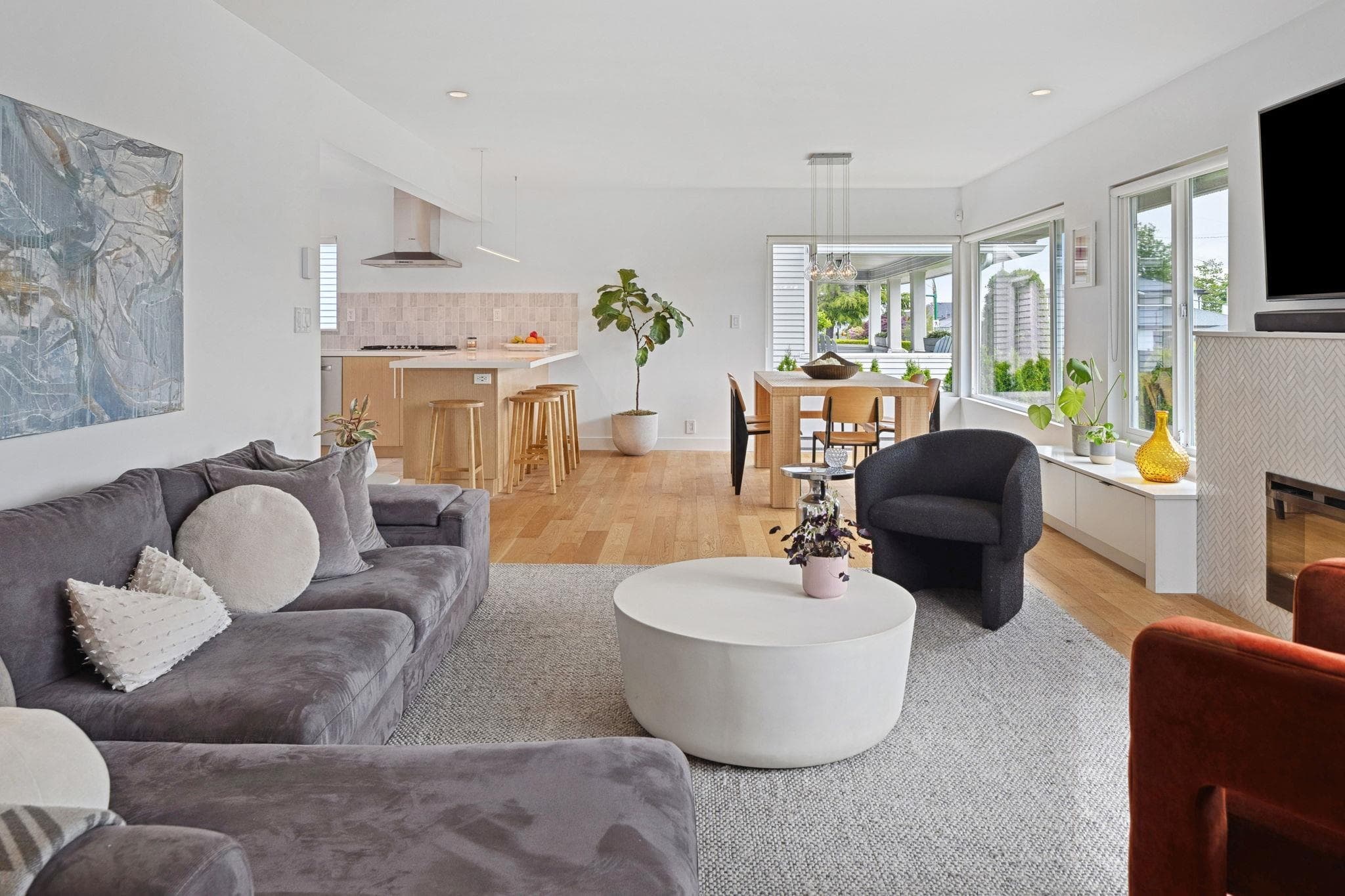 8647 10th Avenue, Burnaby, V3N 2S9 — photo 3