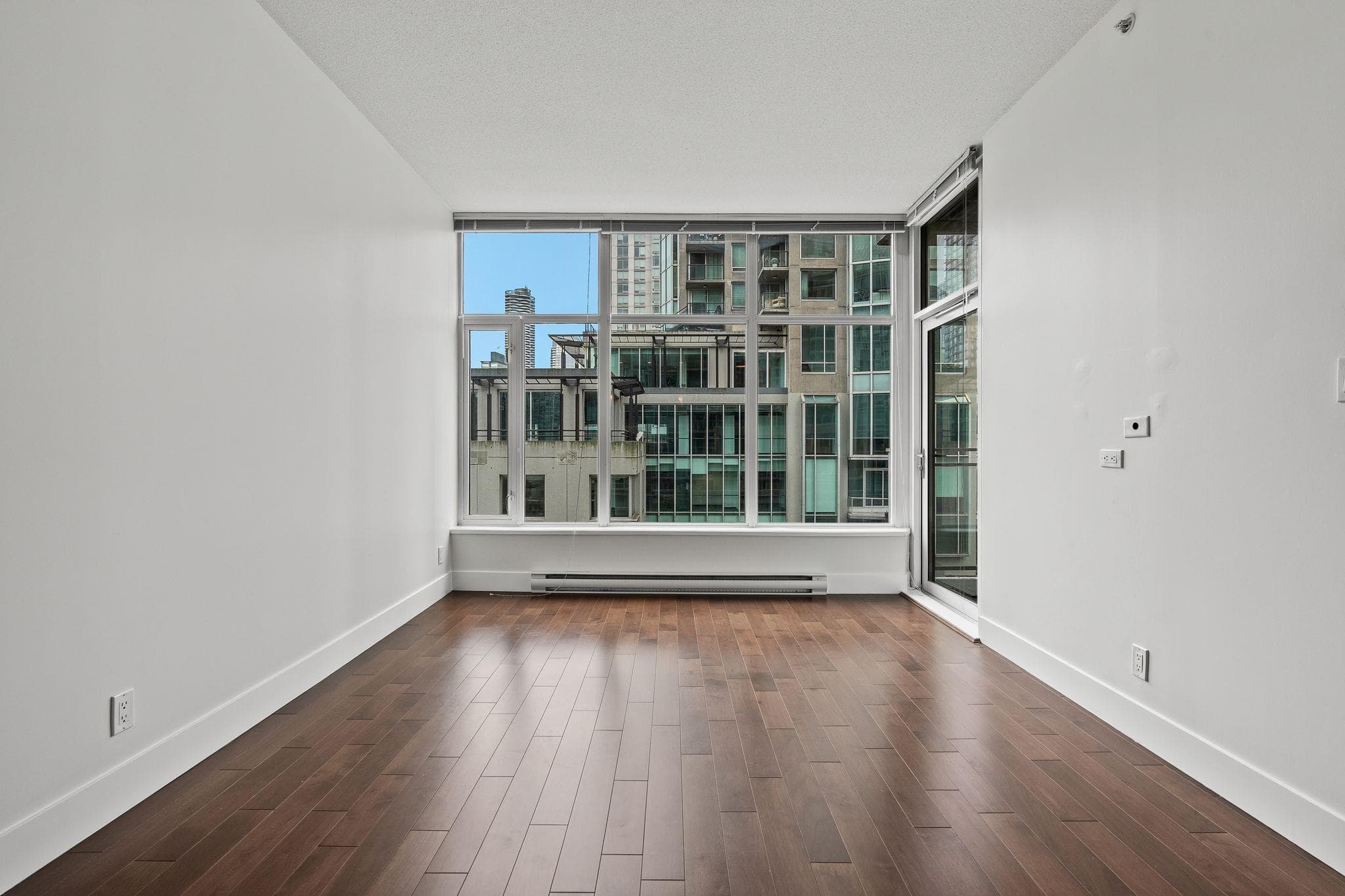 702 - 888 Homer Street, Vancouver, V6B 0H7 — photo 2