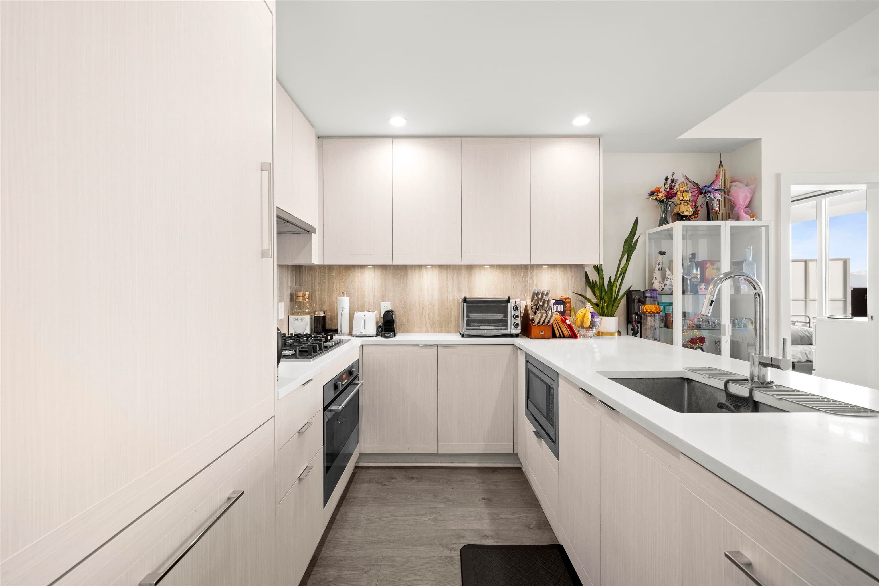 1103 - 5051 Imperial Street, Burnaby, V5J 0J3 — photo 4