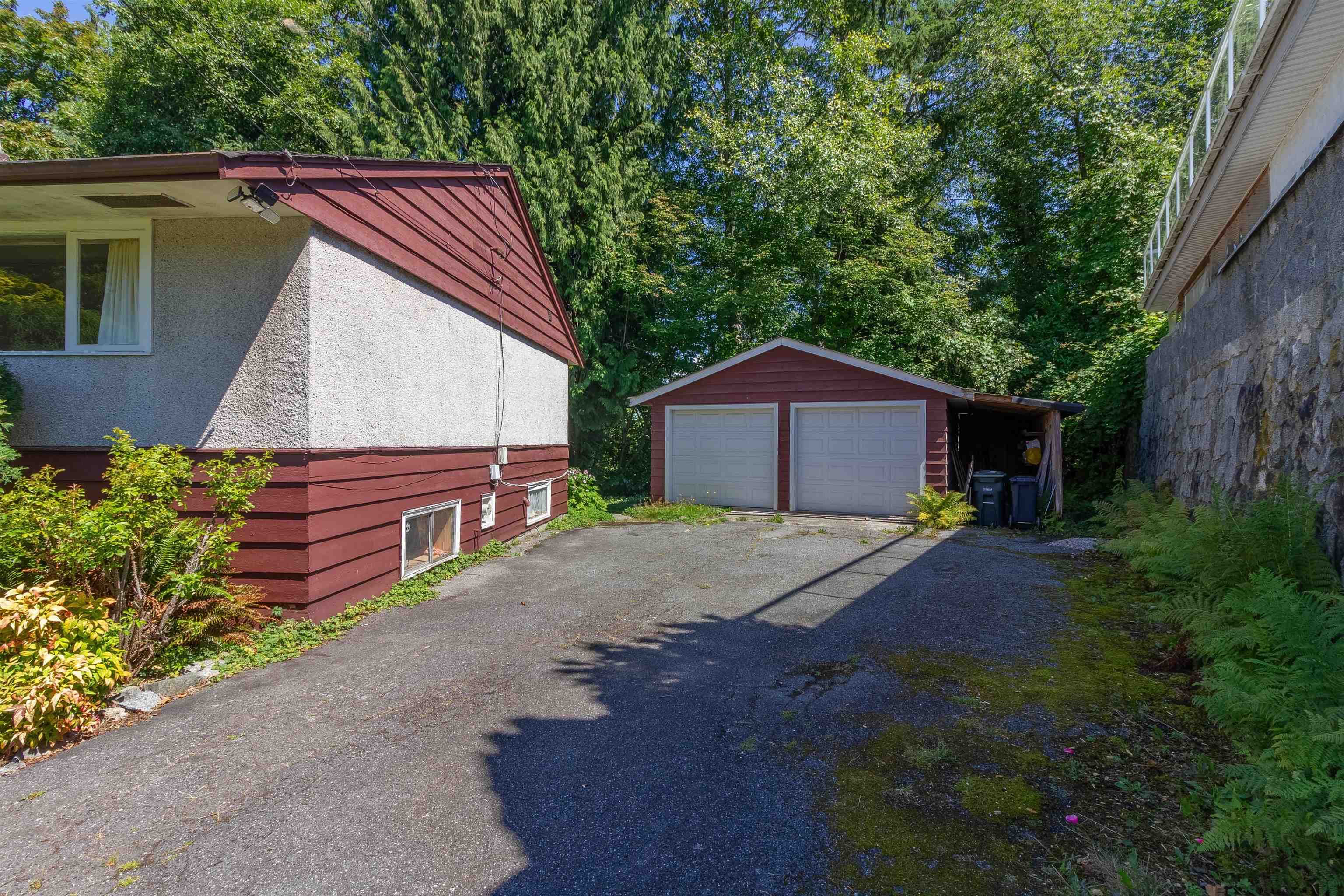 446 Northcliffe Crescent, Burnaby, V5A 1A1 — photo 2