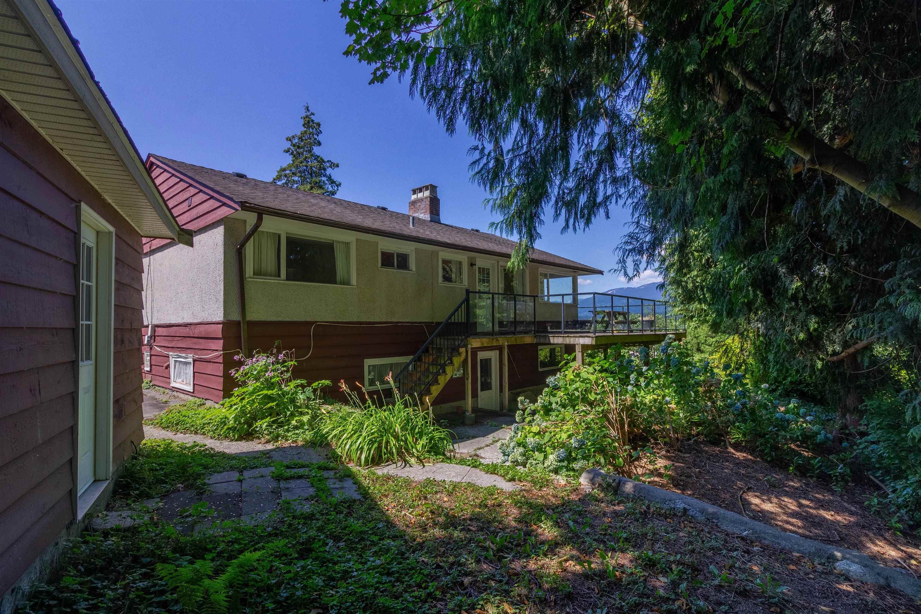 446 Northcliffe Crescent, Burnaby, V5A 1A1 — photo 3