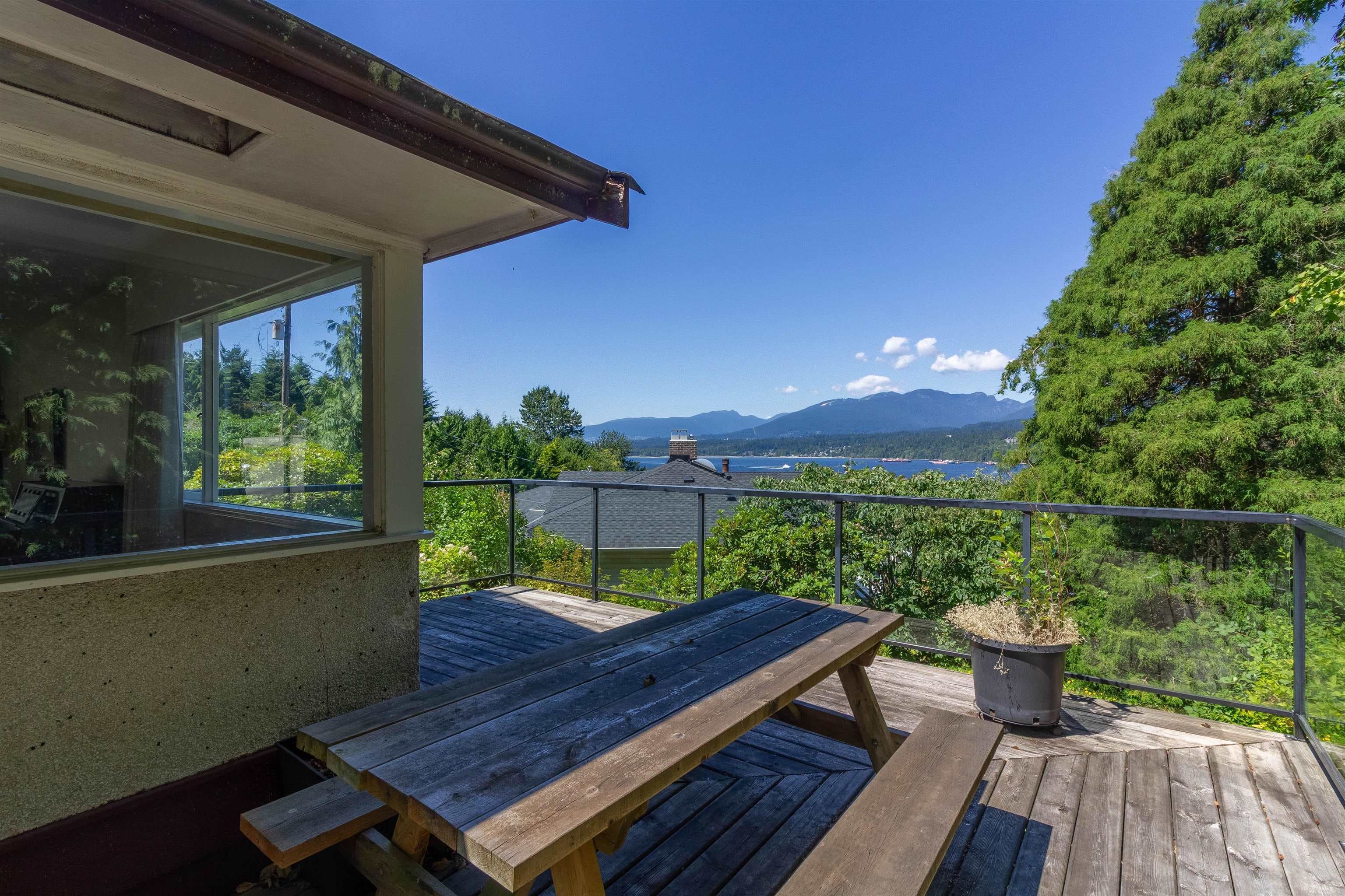 446 Northcliffe Crescent, Burnaby, V5A 1A1 — photo 5