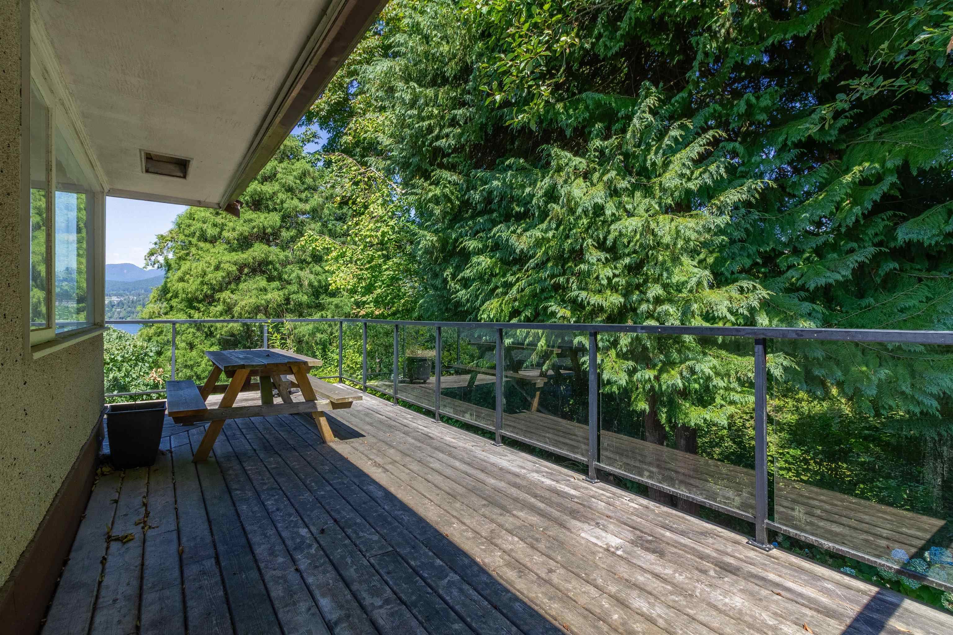 446 Northcliffe Crescent, Burnaby, V5A 1A1 — photo 4