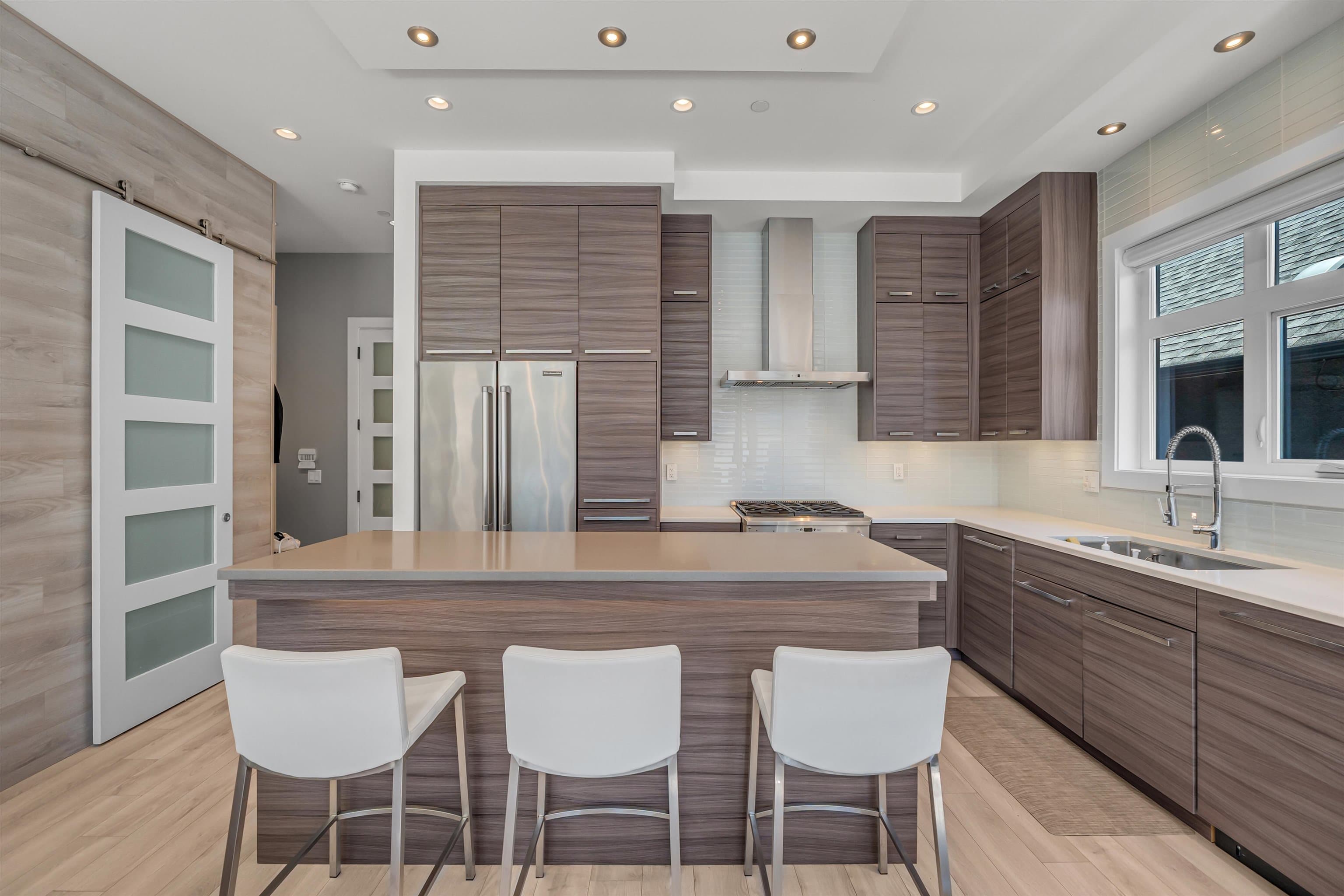 730 E 11th Avenue, Vancouver, V5T 2E5 — photo 2