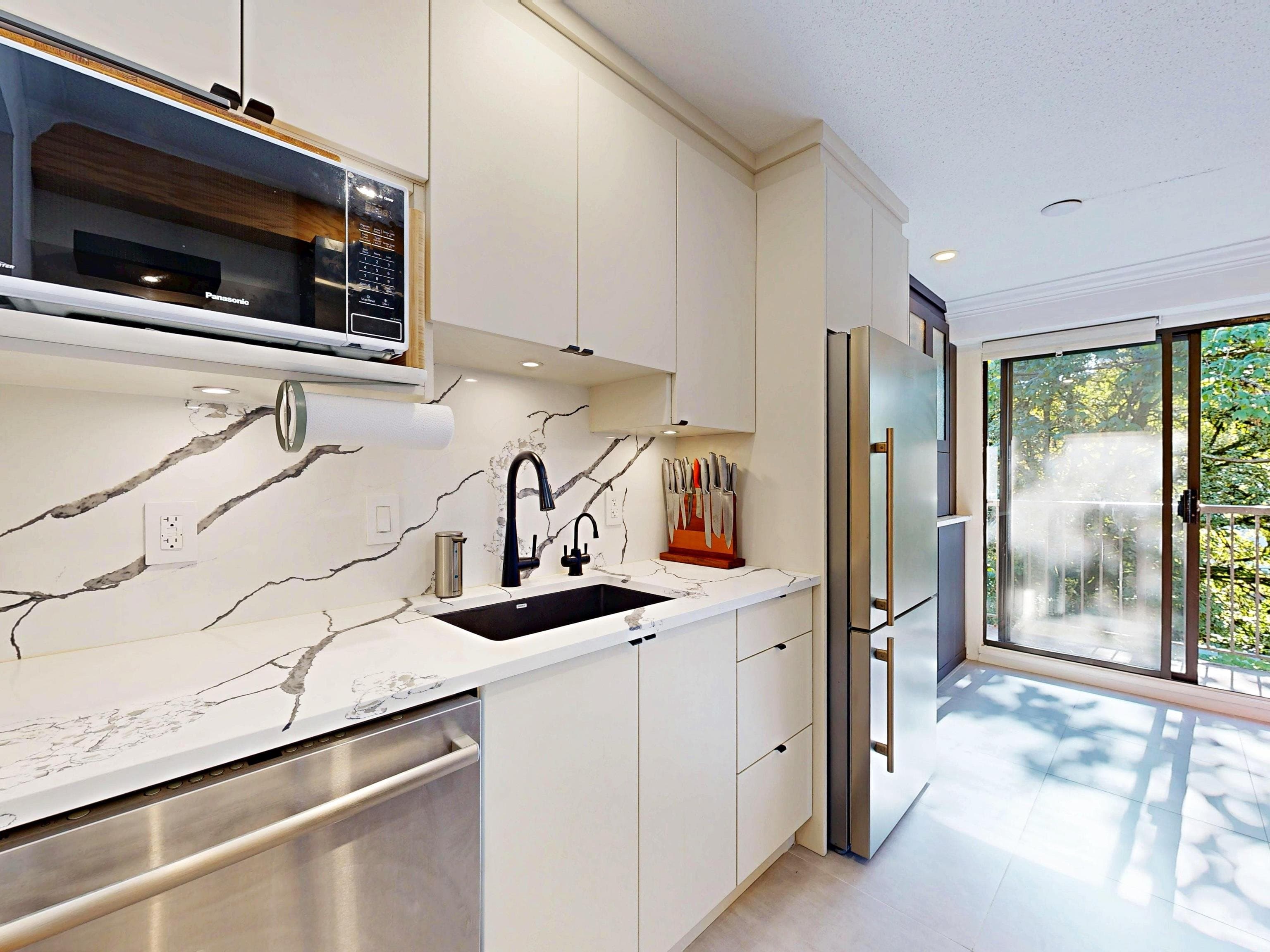 204 - 252 W 2nd Street, North Vancouver