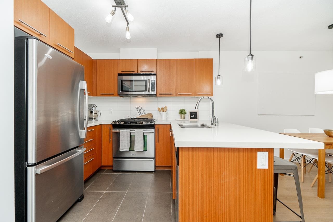 201 - 2133 Douglas Road, Burnaby, V5C 0E9 — photo 5