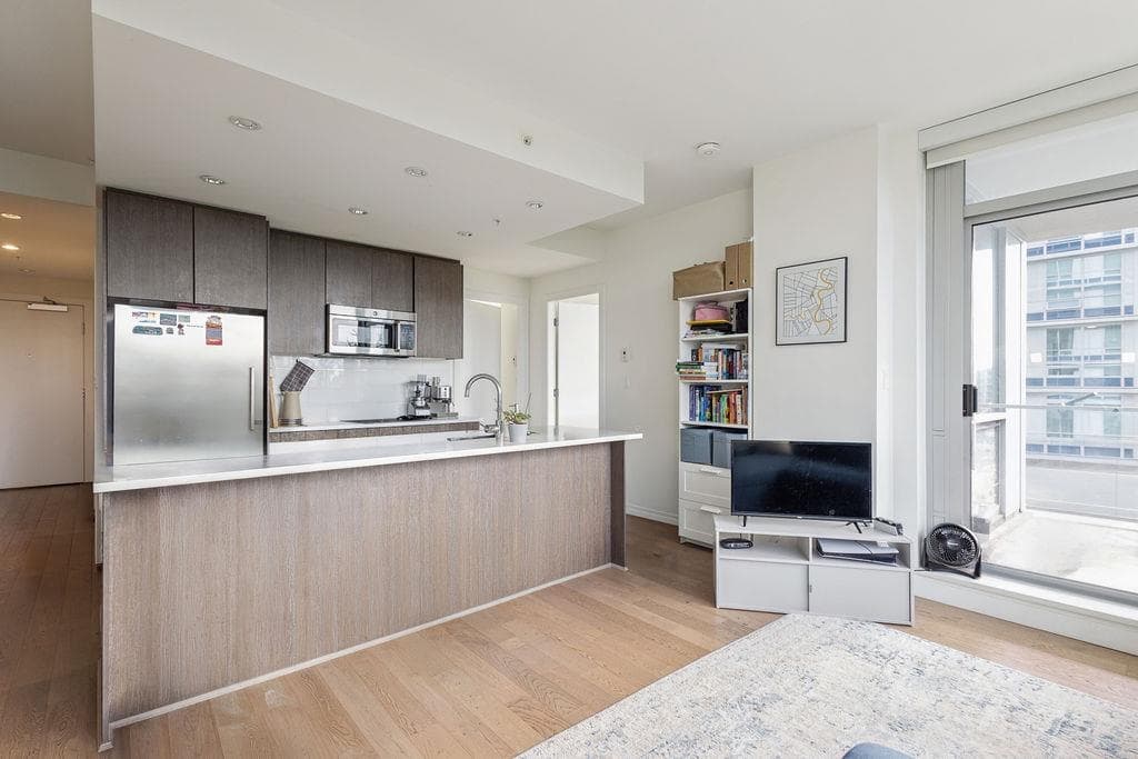 702 - 9060 University Crescent, Burnaby, V5A 0E1 — photo 2