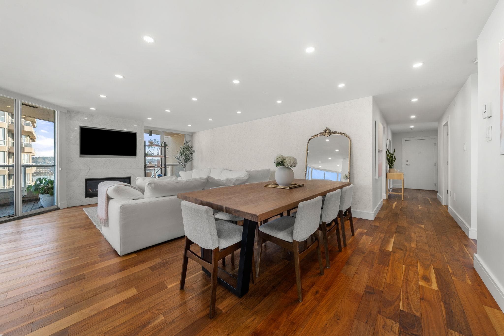 1704 - 1245 Quayside Drive, New Westminster, V3M 6J6 — photo 2