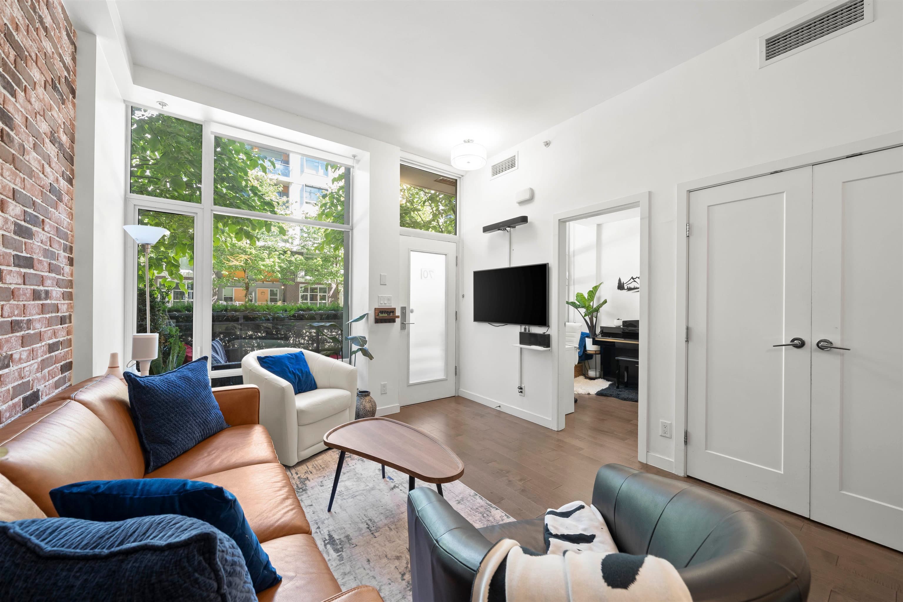 70 W 1st Avenue, Vancouver, V5Y 0K4 — photo 2