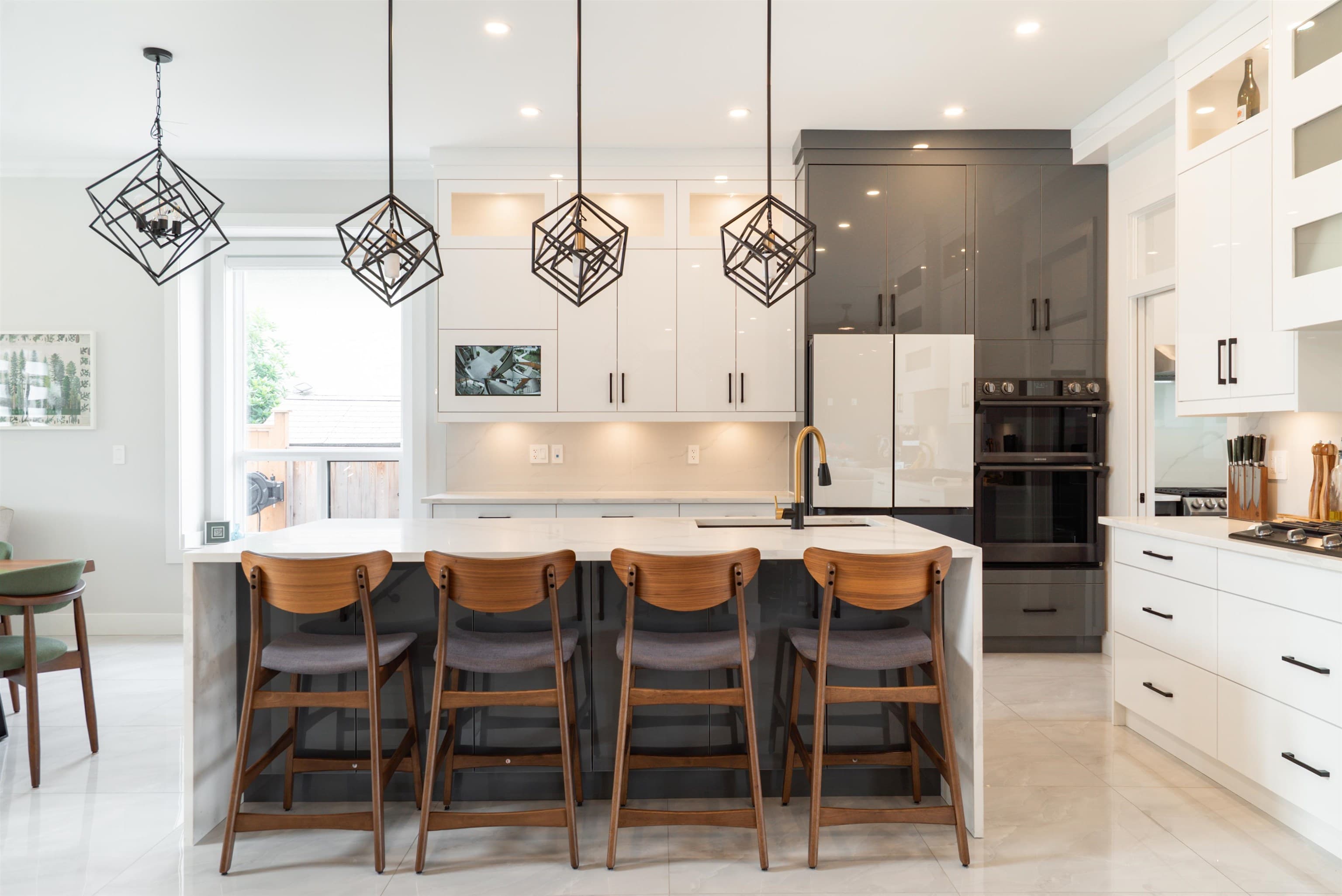 5675 Laurel Street, Burnaby, V5G 1N4 — photo 5