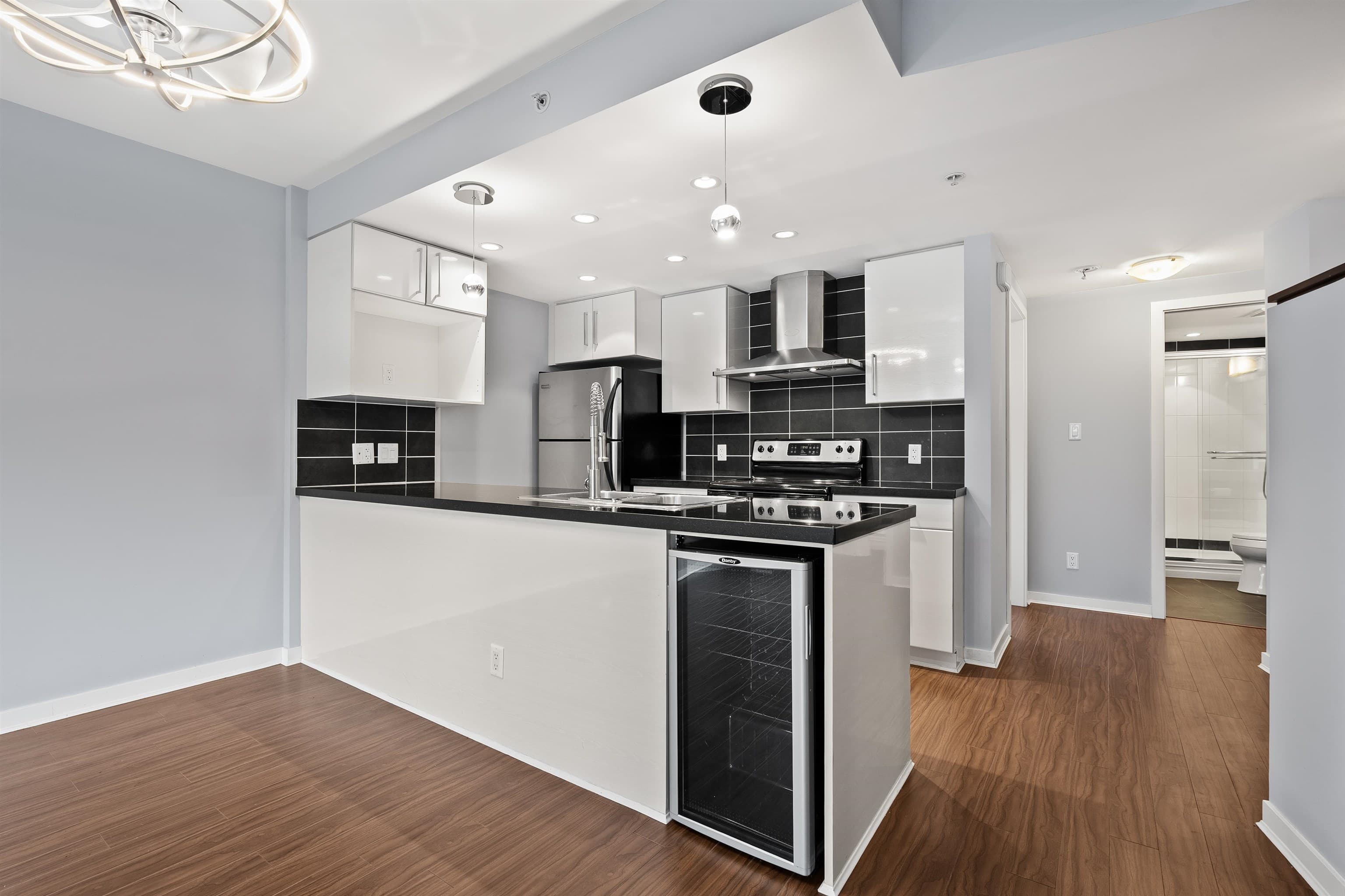 221 - 188 Keefer Place, Vancouver, V6B 0J1 — photo 3