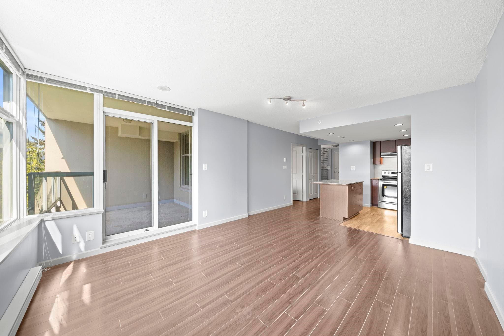 605 - 9262 University Crescent, Burnaby, V5A 0A4 — photo 4
