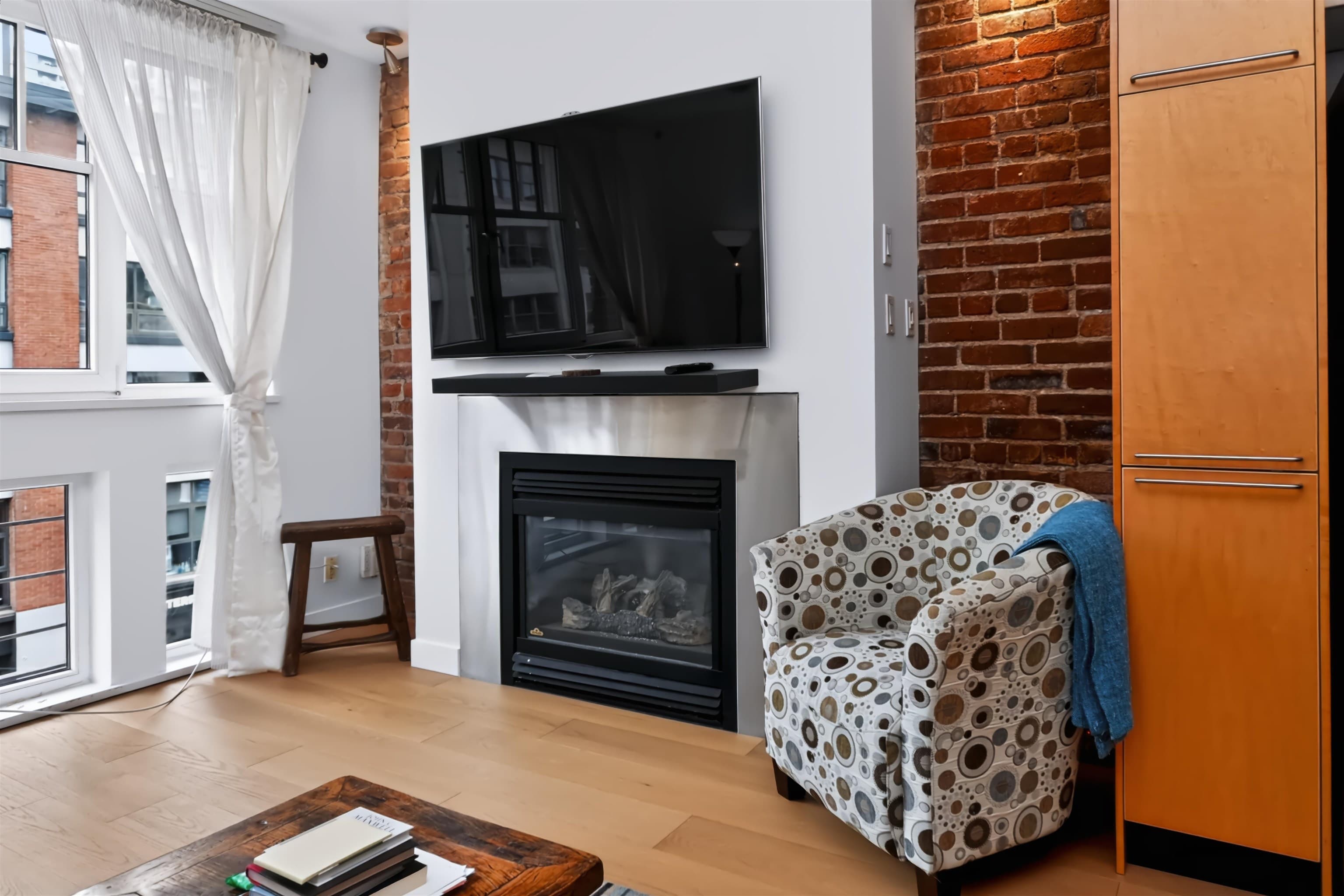 405 - 1072 Hamilton Street, Vancouver, V6B 2R9 — photo 4