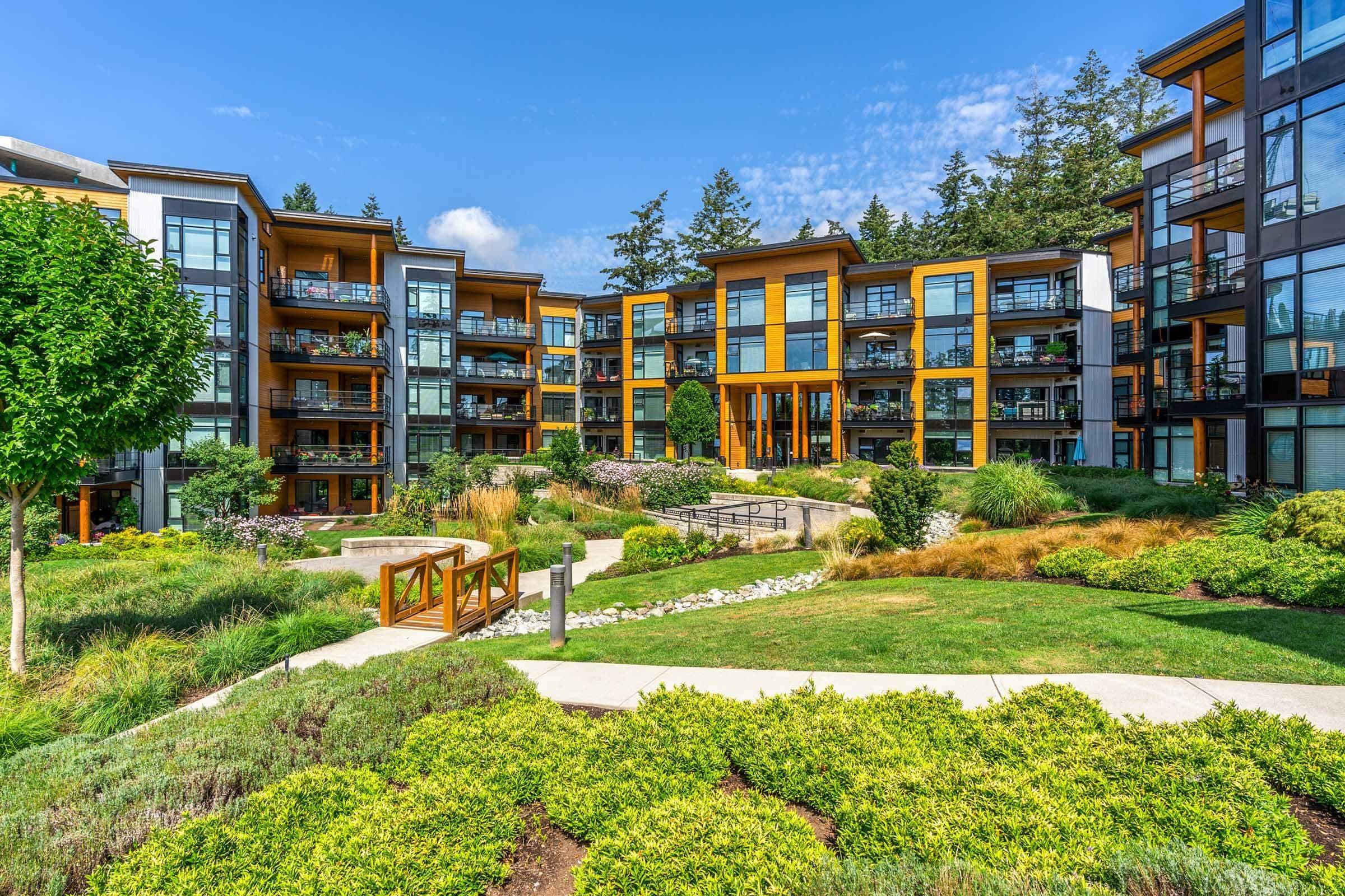 216 - 14855 Thrift Avenue, White Rock, V4B 2J6 — photo 1