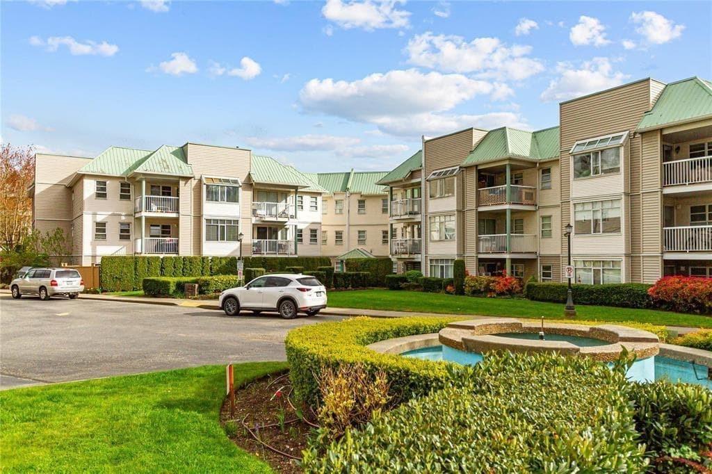 313 - 9763 140 Street, Surrey, V3T 4M4 — photo 1