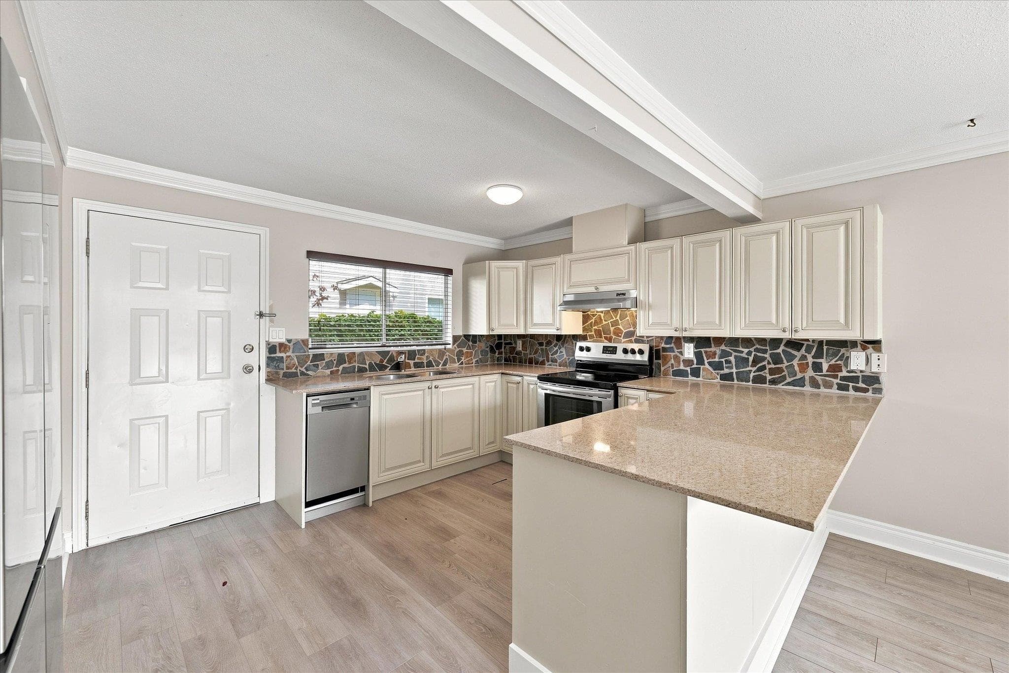 2 - 40327 Diamond Head Road, Squamish, V8B 0J2 — photo 2
