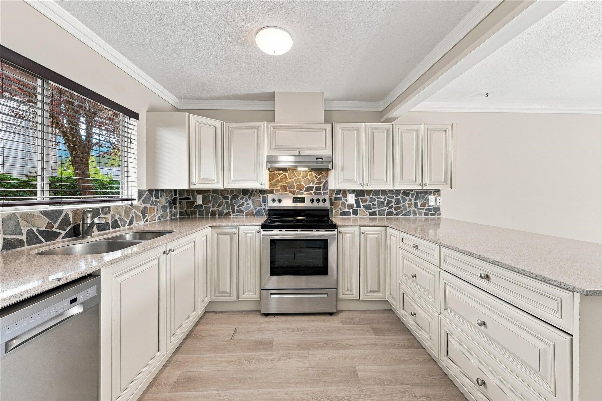 2 - 40327 Diamond Head Road, Squamish, V8B 0J2 — photo 4