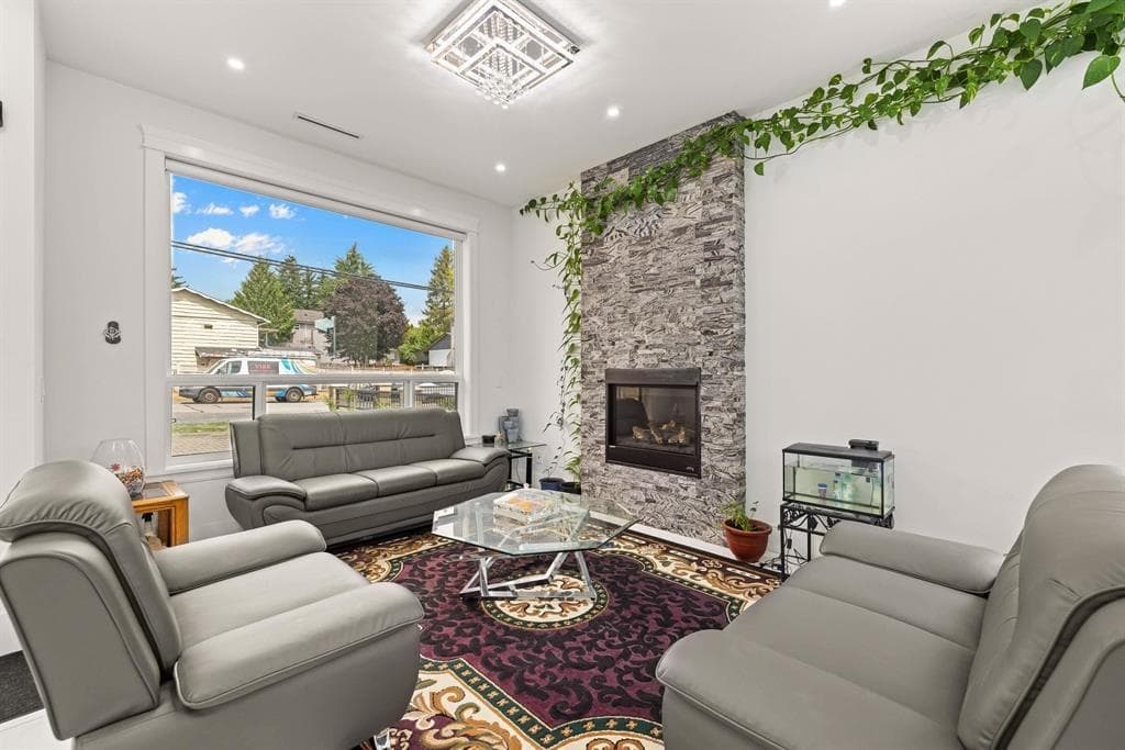 13306 90 Avenue, Surrey, V3V 1C1 — photo 3