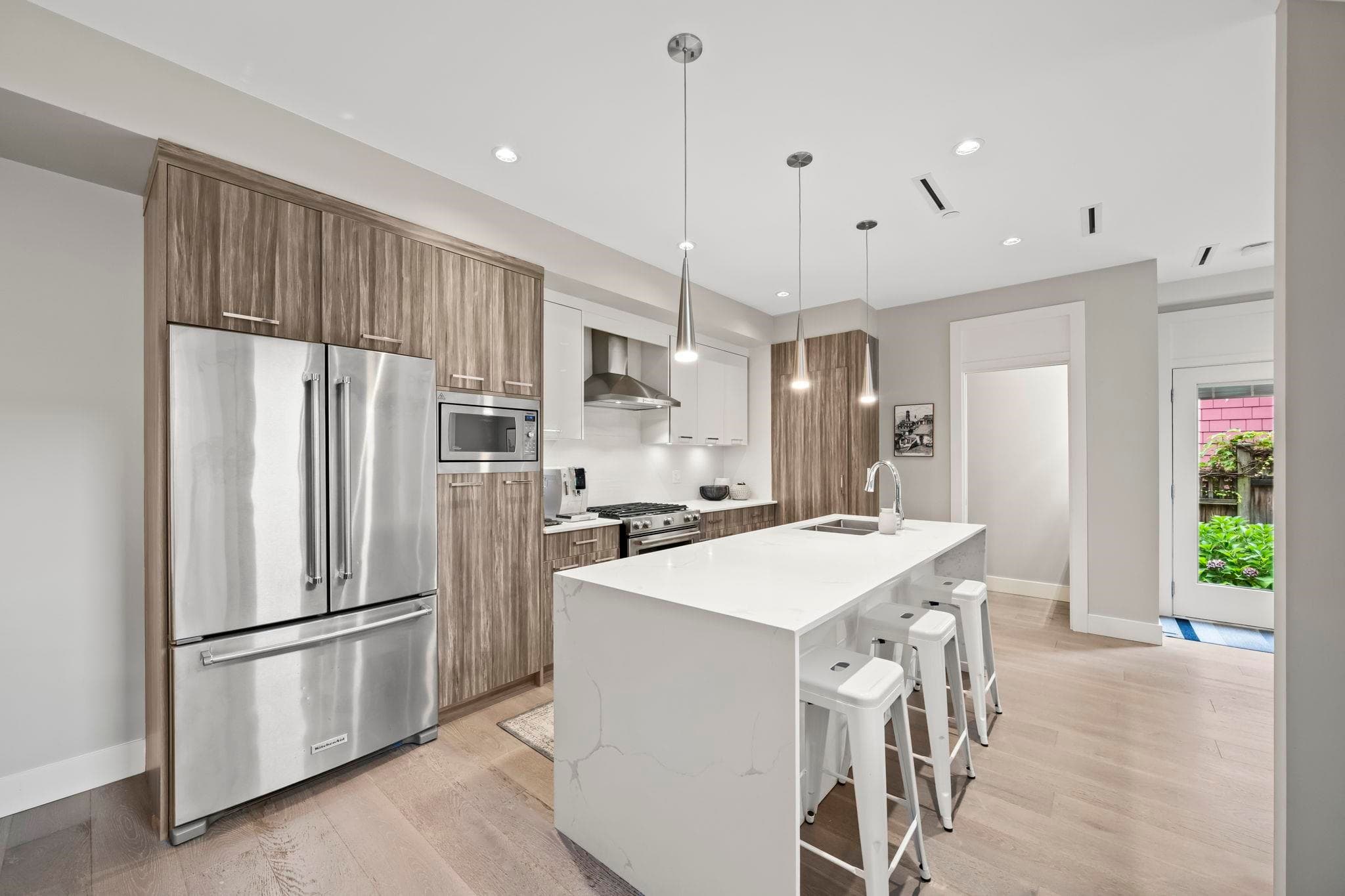 2 - 233 W 5th Street, North Vancouver, V7M 1J9 — photo 3