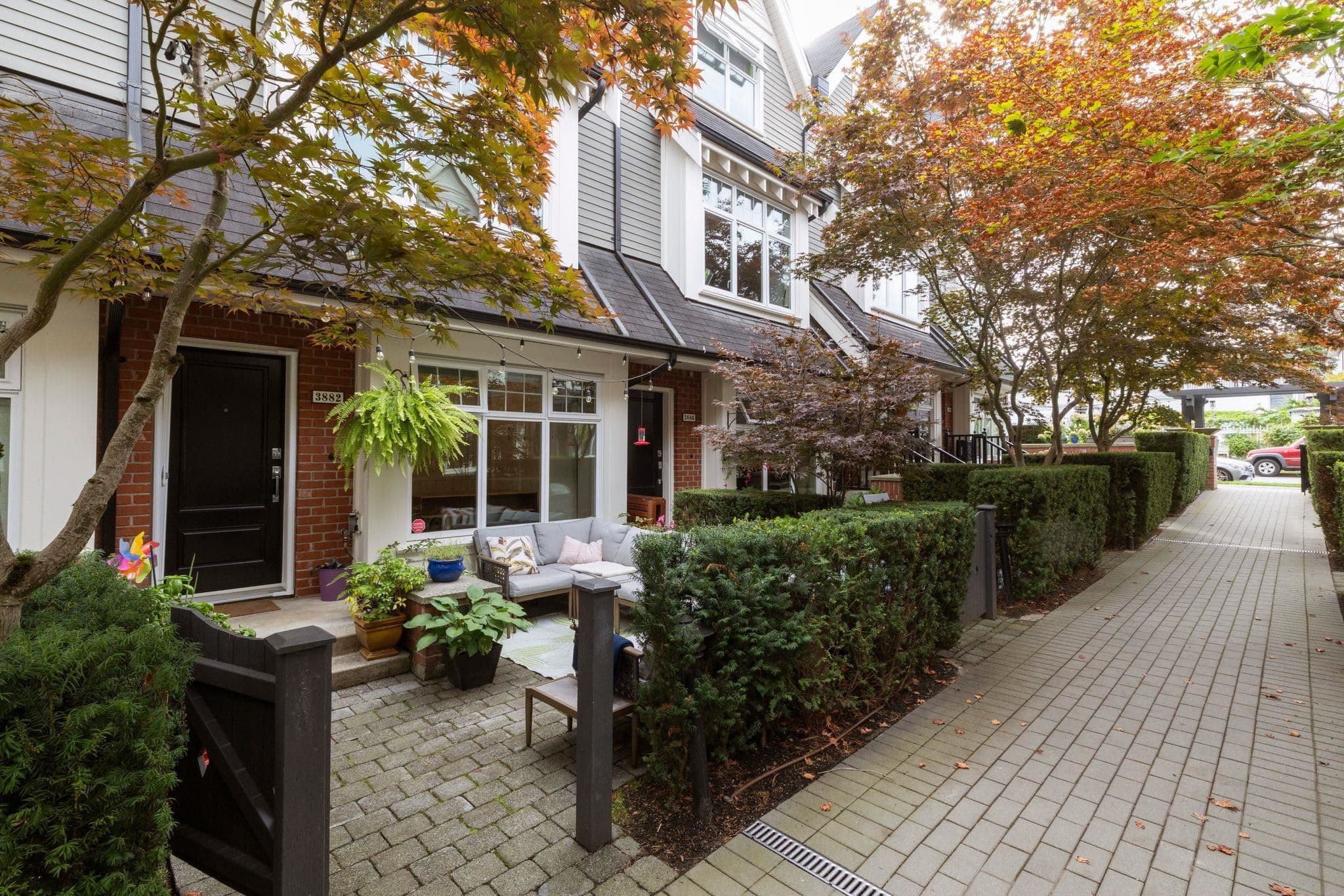 3882 Welwyn Street, Vancouver, V5N 3Y9 — photo 1