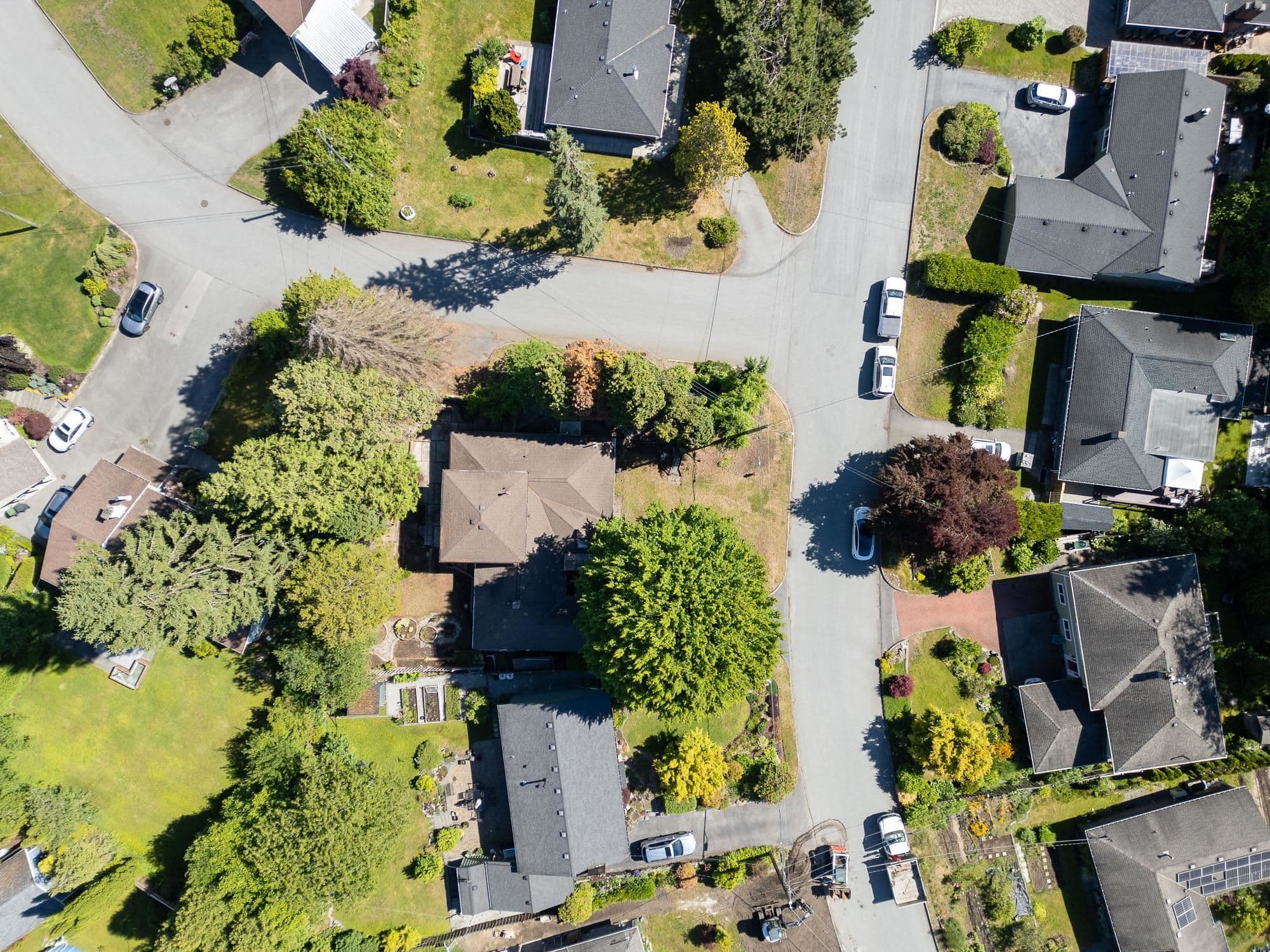2495 Lauralynn Drive, North Vancouver, V7J 2Y6 — photo 2