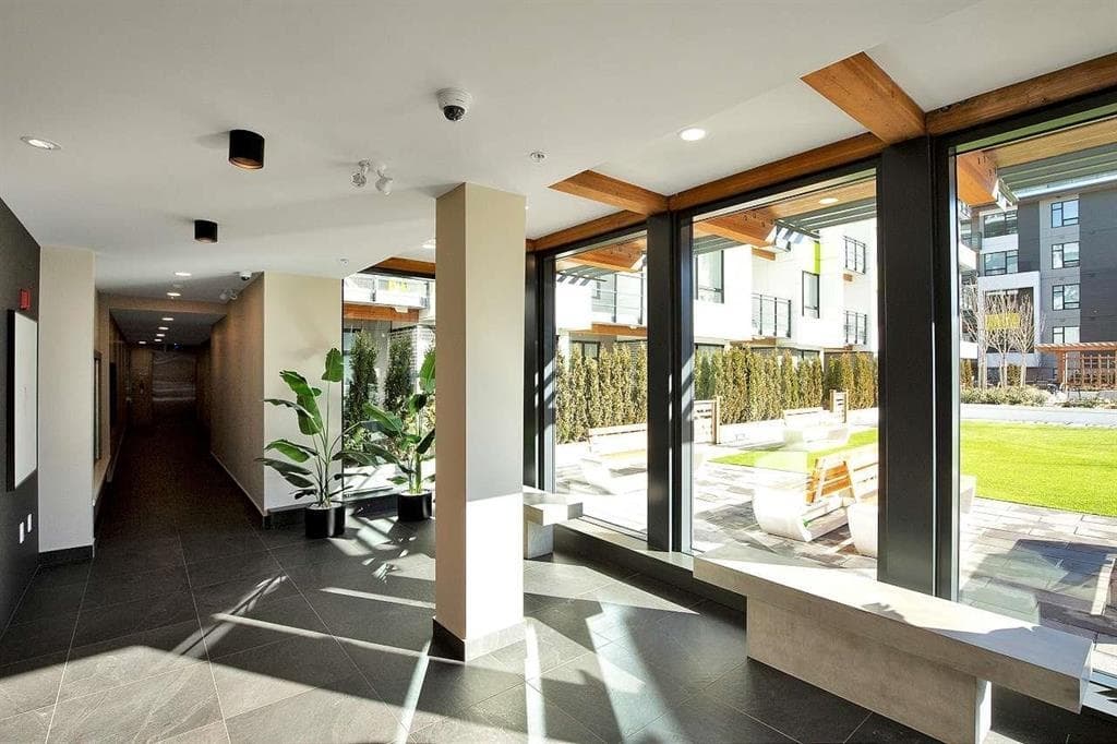 410 - 3018 St Goerge Street, Port Moody, V3H 2H7 — photo 2
