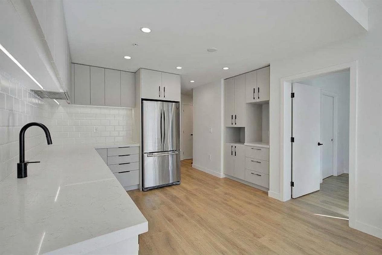 410 - 3018 St Goerge Street, Port Moody, V3H 2H7 — photo 3