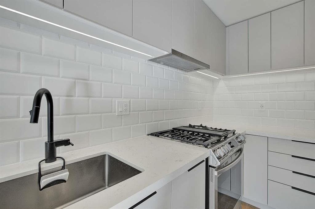 410 - 3018 St Goerge Street, Port Moody, V3H 2H7 — photo 5