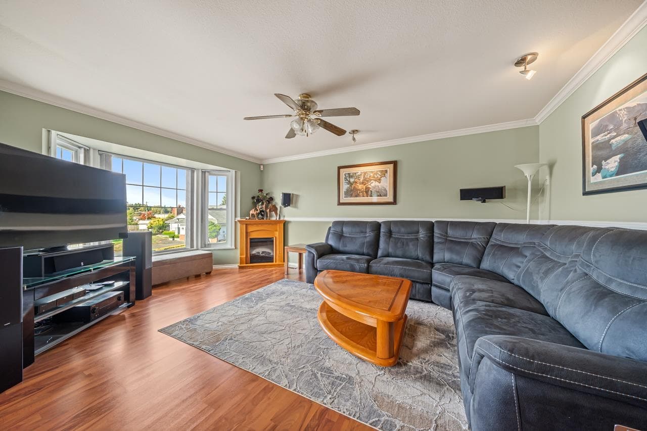 6588 148a Street, Surrey, V3S 7A2 — photo 2