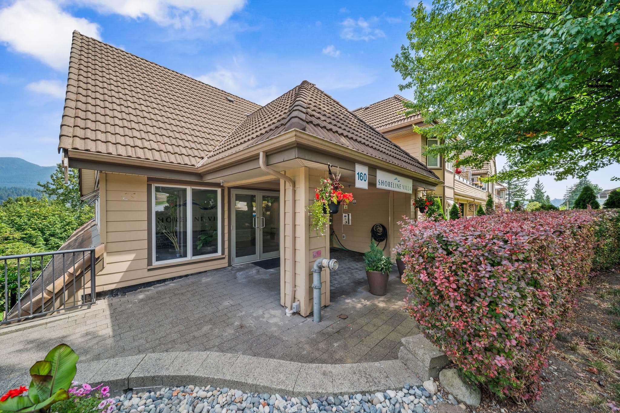 302 - 160 Shoreline Circle, Port Moody, V3H 0B2 — photo 2