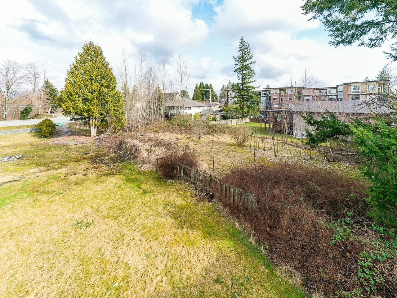 13878 108 Avenue, Surrey, V3T 2K8 — photo 2