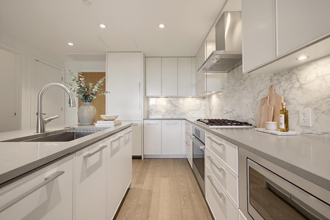 218 - 3220 Connaught Crescent, North Vancouver, V7R 0A5 — photo 3