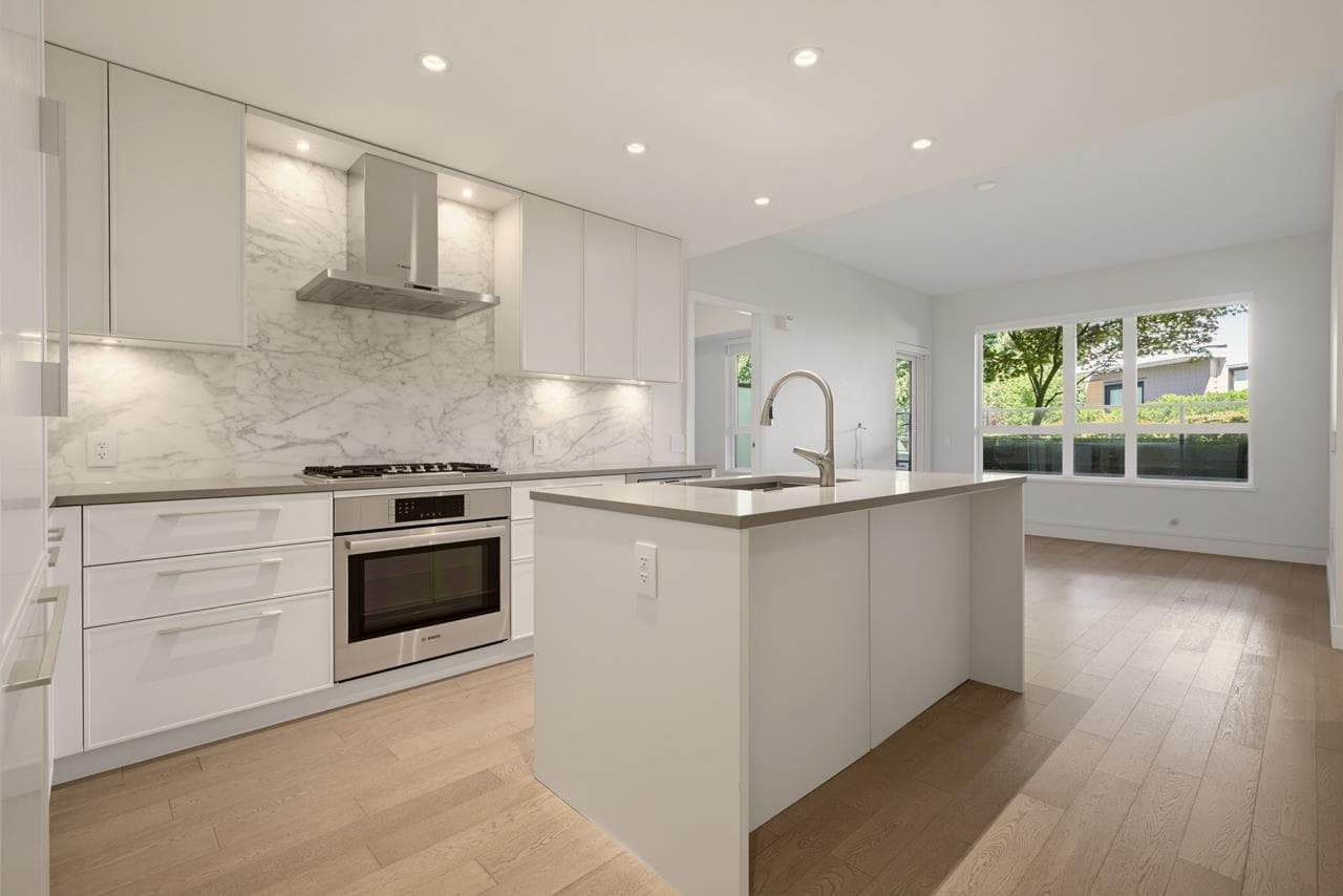 218 - 3220 Connaught Crescent, North Vancouver, V7R 0A5 — photo 4