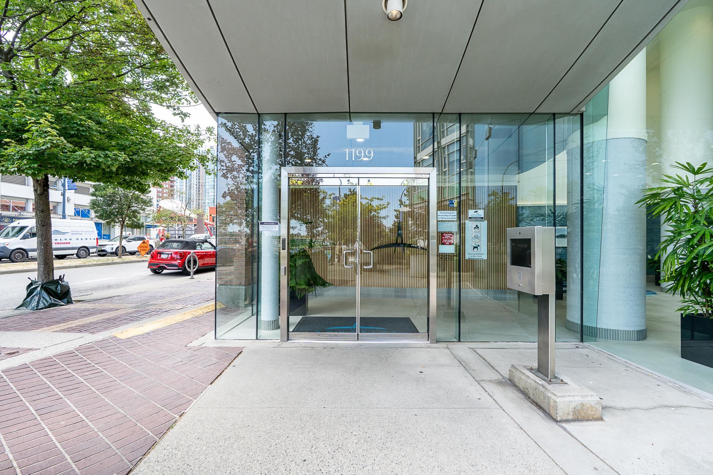 2303 - 1199 Marinaside Crescent, Vancouver, V6Z 2Y2 — photo 2