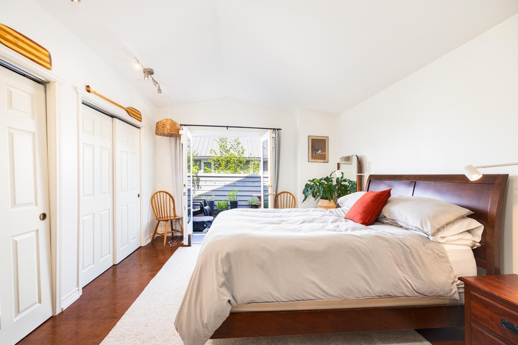 303 - 1528 Bowser Avenue, North Vancouver, V7P 2Y3 — photo 2